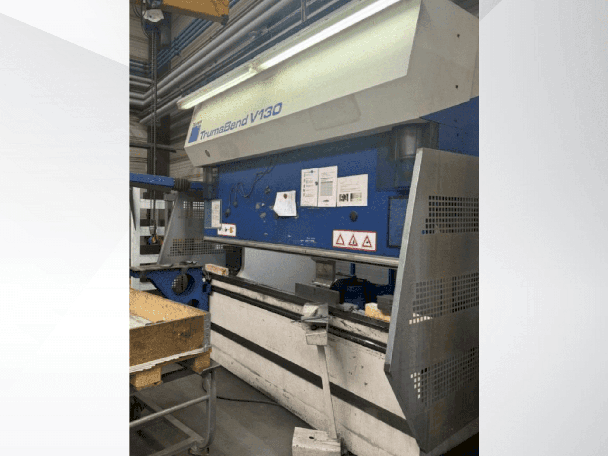 Vista frontal de la máquina TRUMPF Trumabend V130