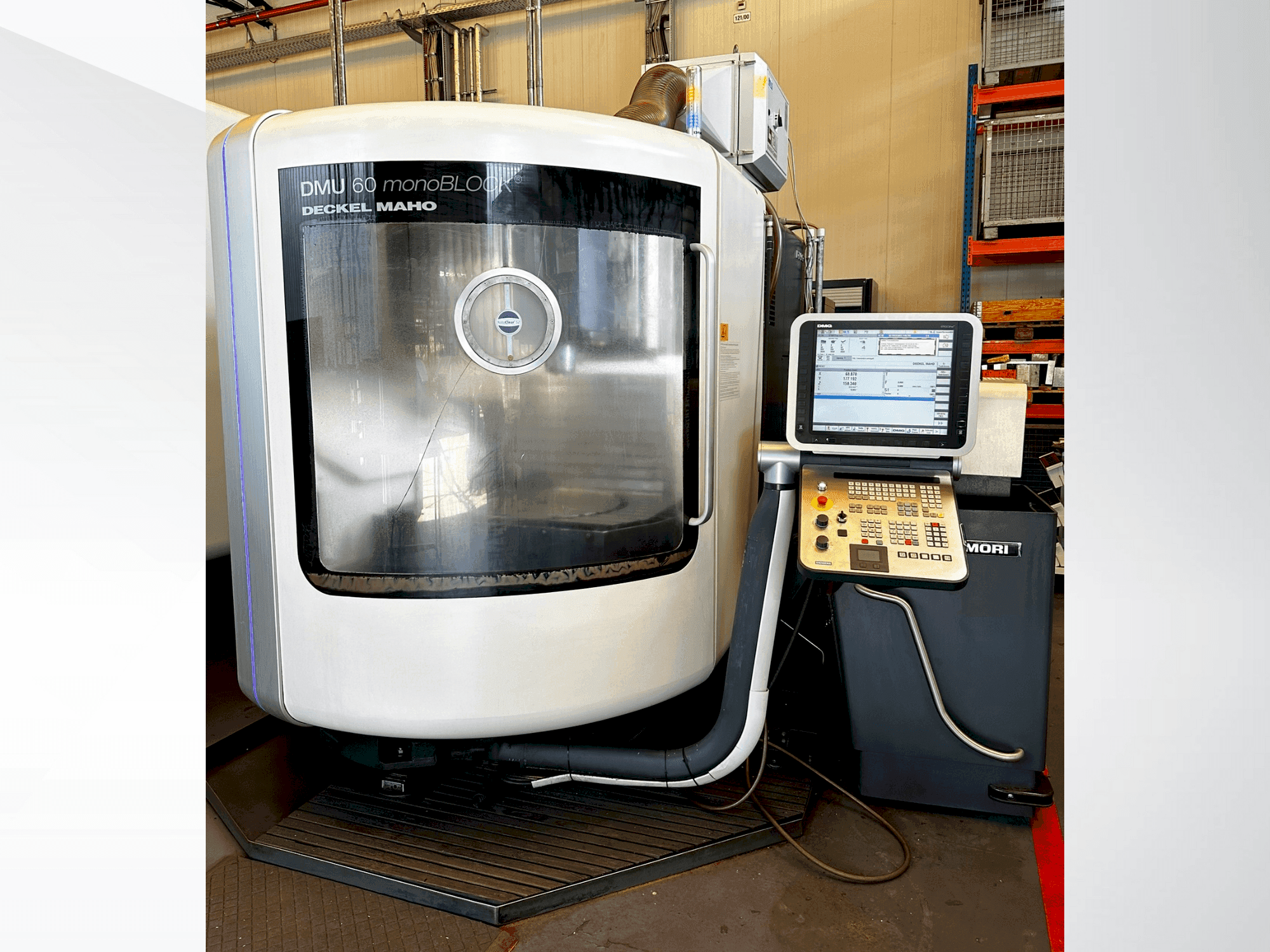Vista frontal de la máquina DMG MORI DMU 60 monoBLOCK