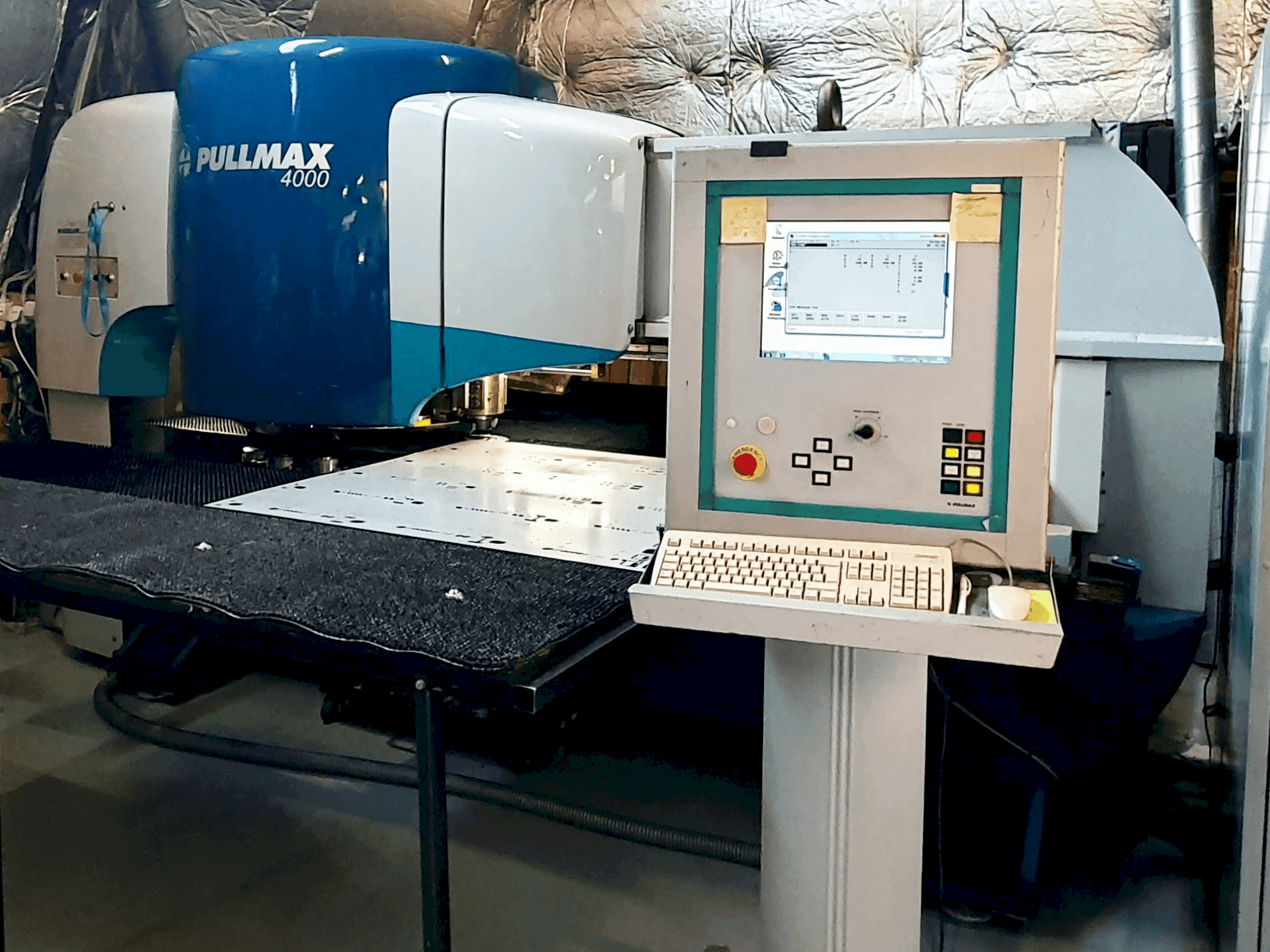 Vista frontal de la máquina Pullmax 4000