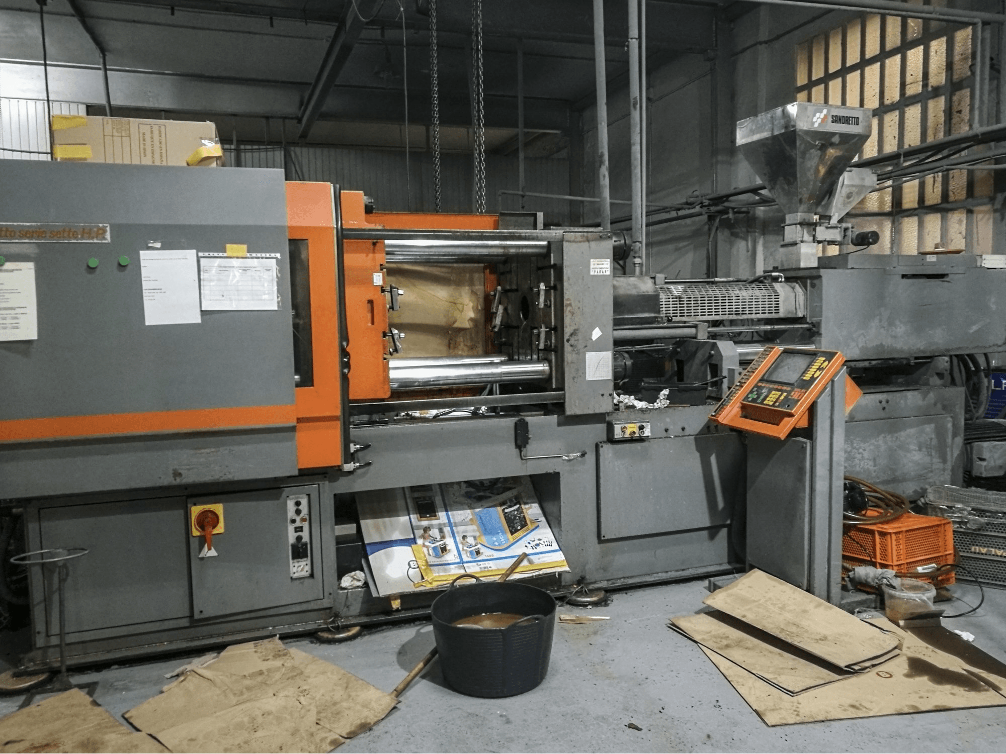Vista frontal de la máquina SANDRETTO S.7.250