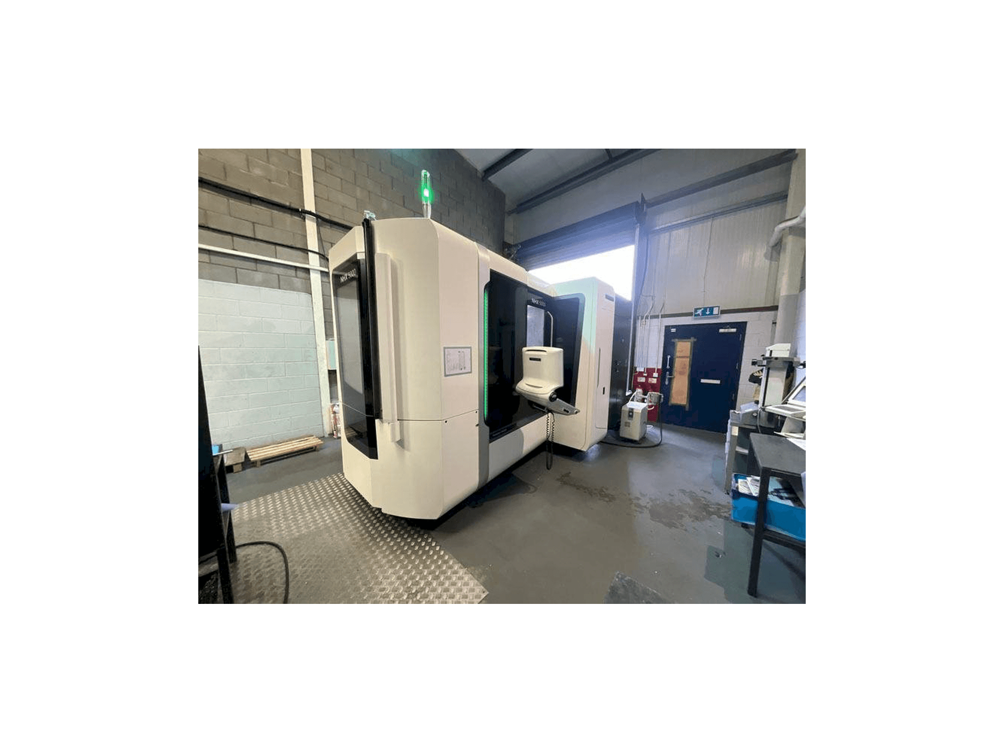 Vista frontal de la máquina DMG MORI NHX 5000
