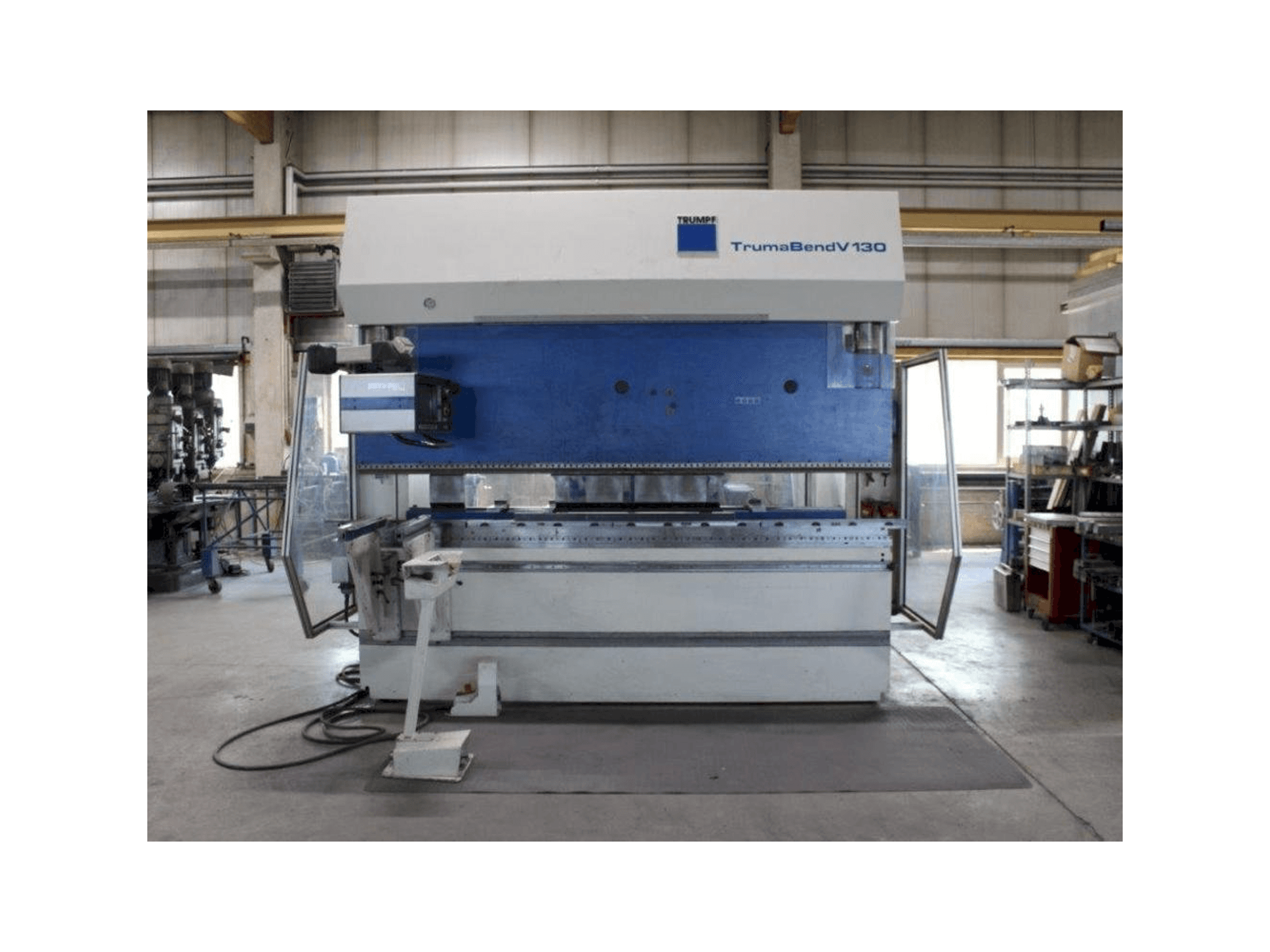 Vista frontal de la máquina Trumpf TrumaBend V130