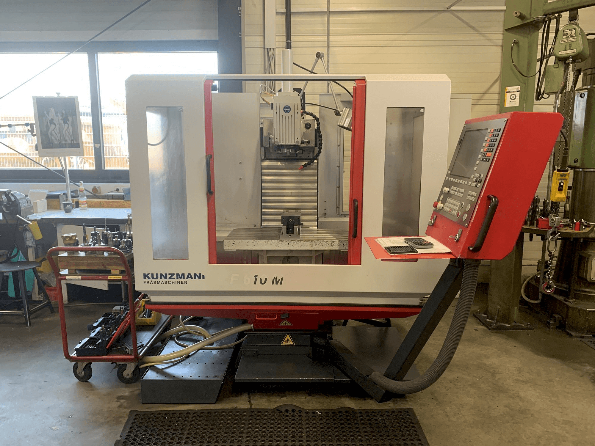 Vista frontal de la máquina KUNZMANN WF 610 M