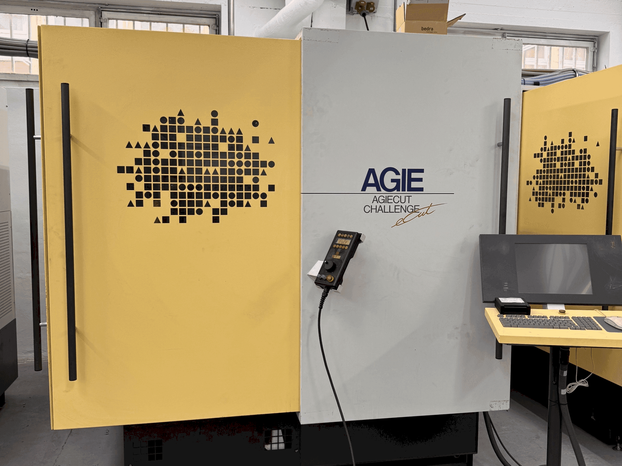 Vista frontal de la máquina AGIE Challenge 2 eCut
