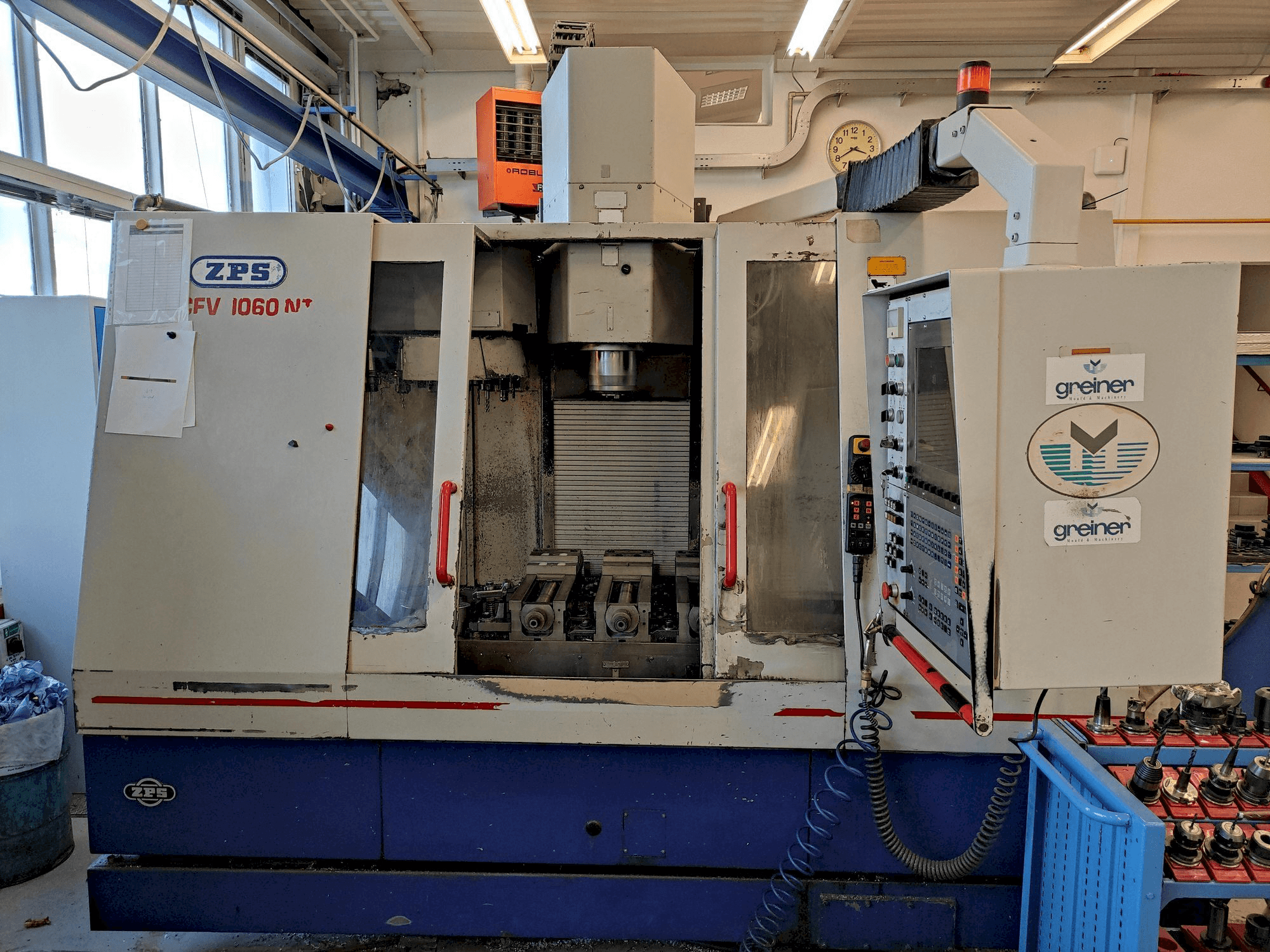 Vista frontal de la máquina ZPS MCFV 1060 NT