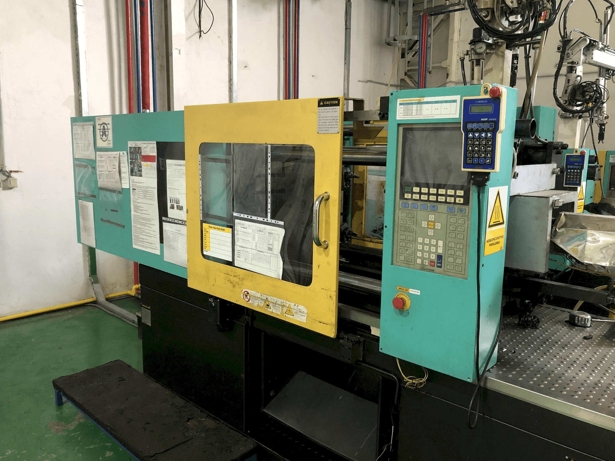 Vista frontal de la máquina Hyundai K-150V