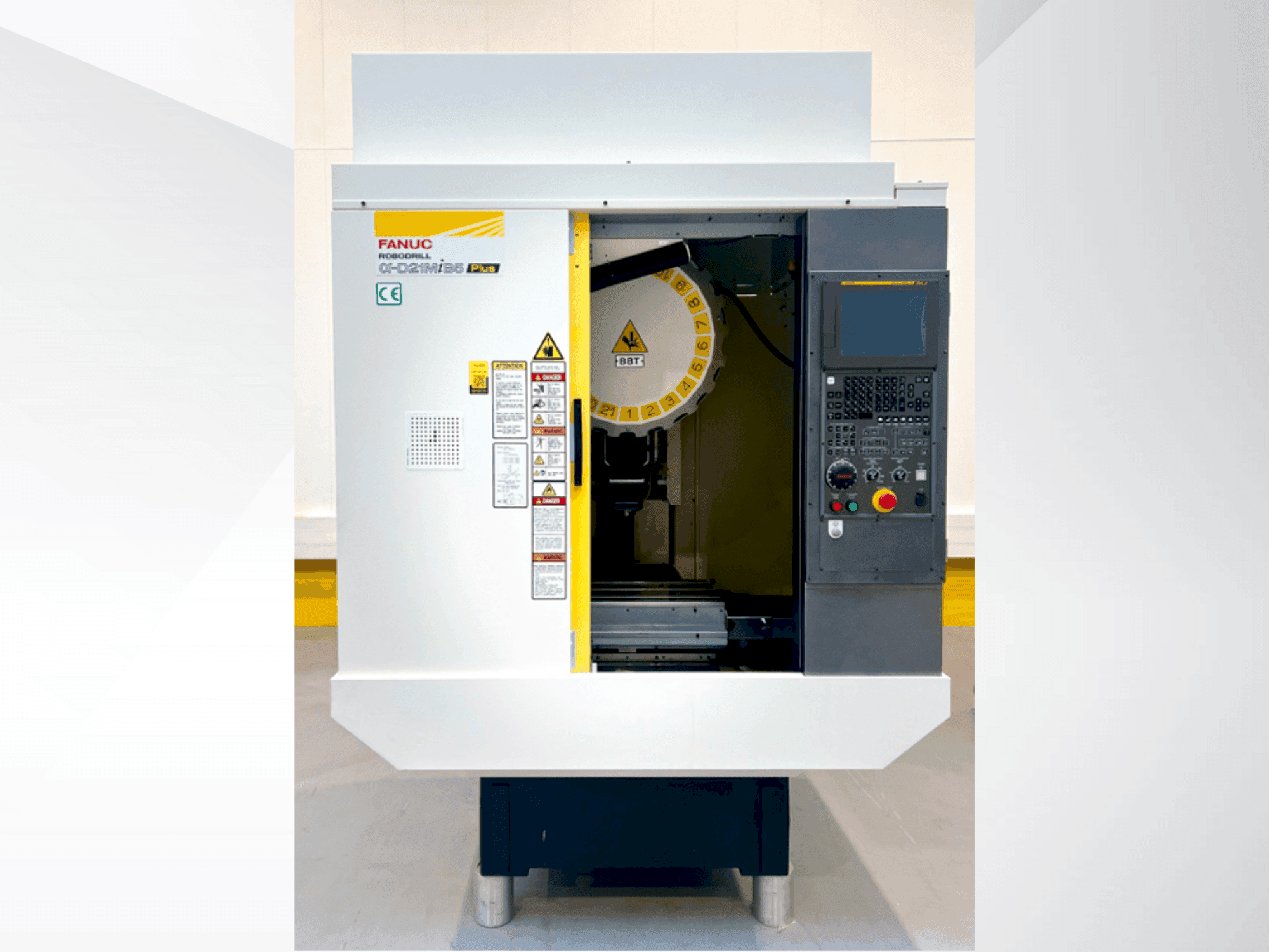 Vista frontal de la máquina FANUC ROBODRILL α-D21MiB5 Plus