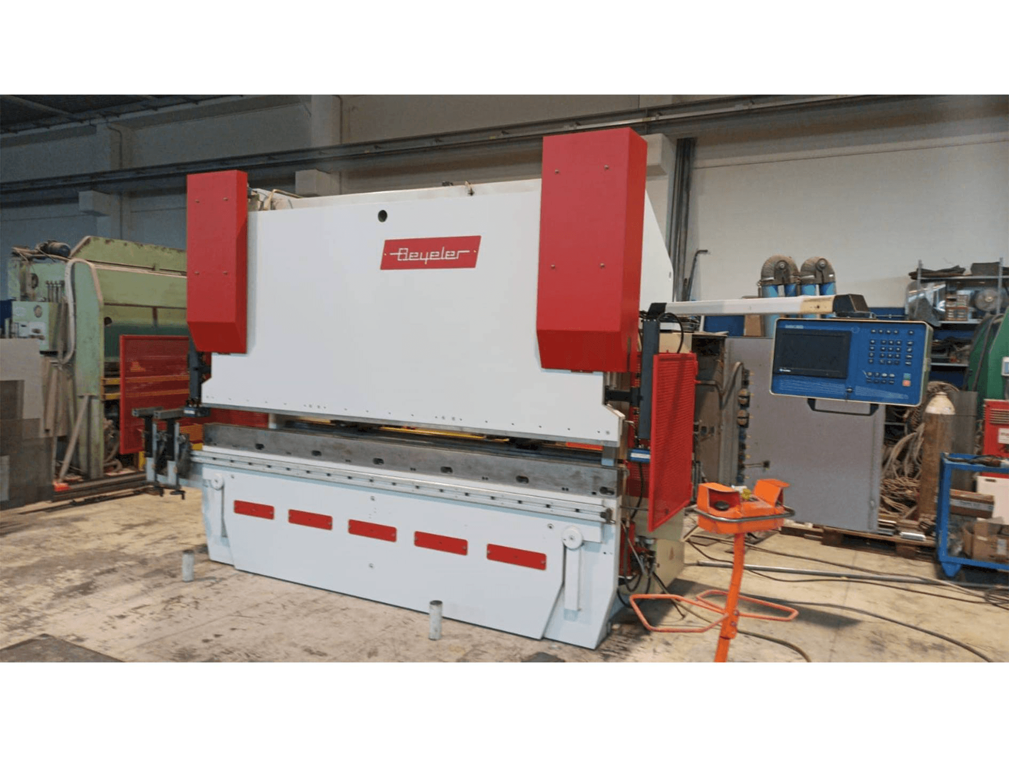 Vista frontal de la máquina BEYELER PR8