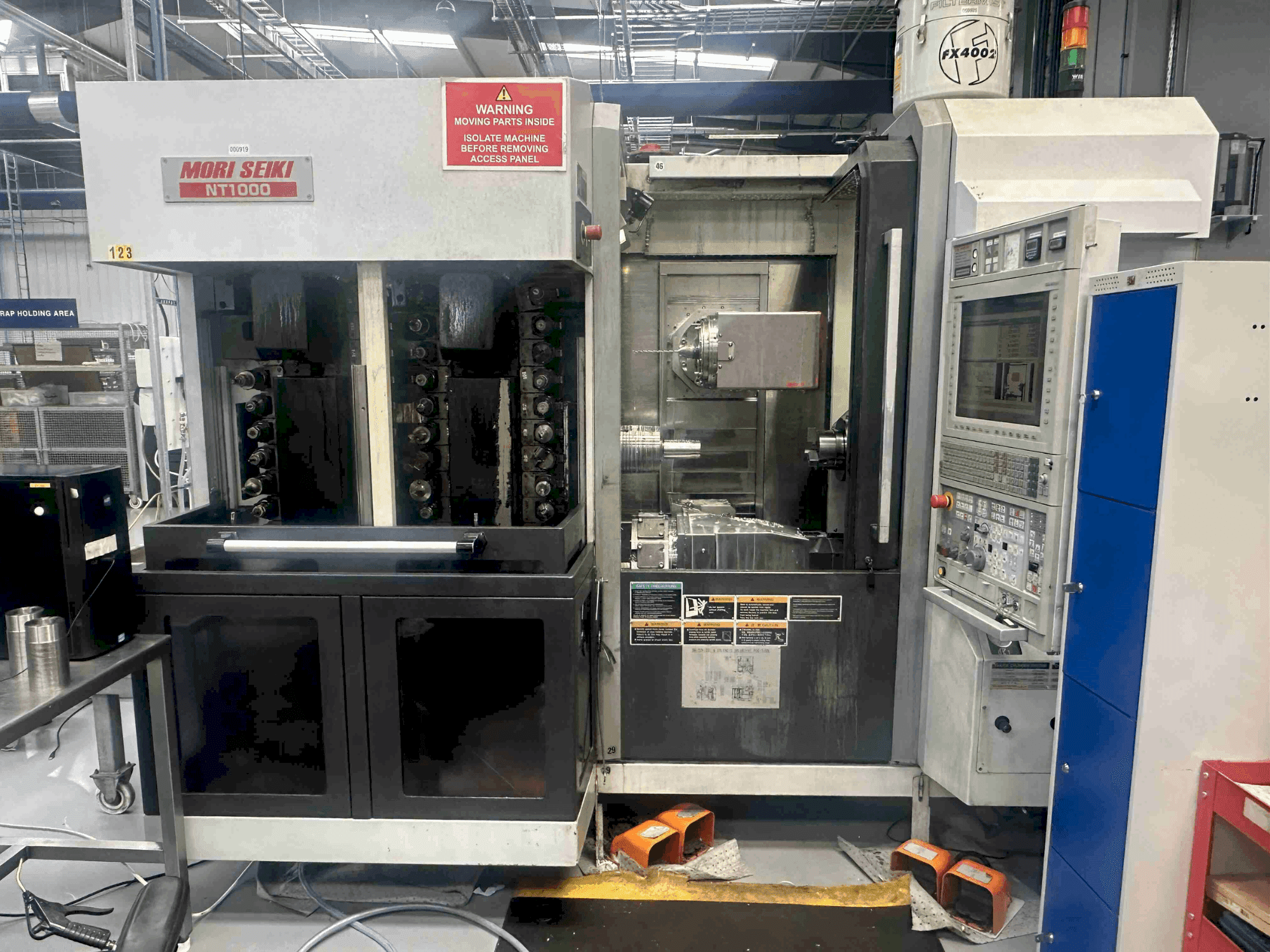 Vista frontal de la máquina MORI SEIKI NT1000SZM