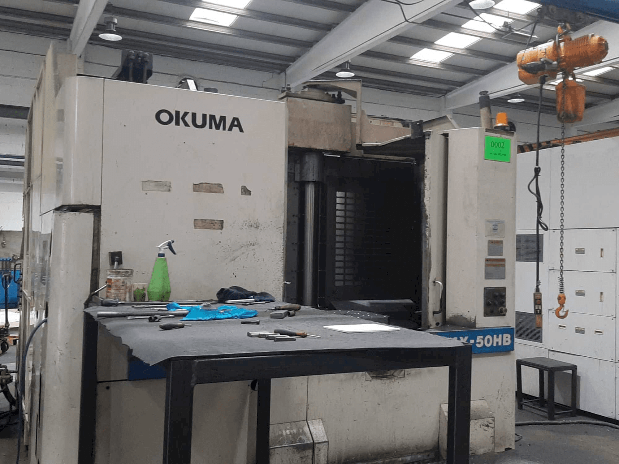 Vista frontal de la máquina Okuma MX-50HB