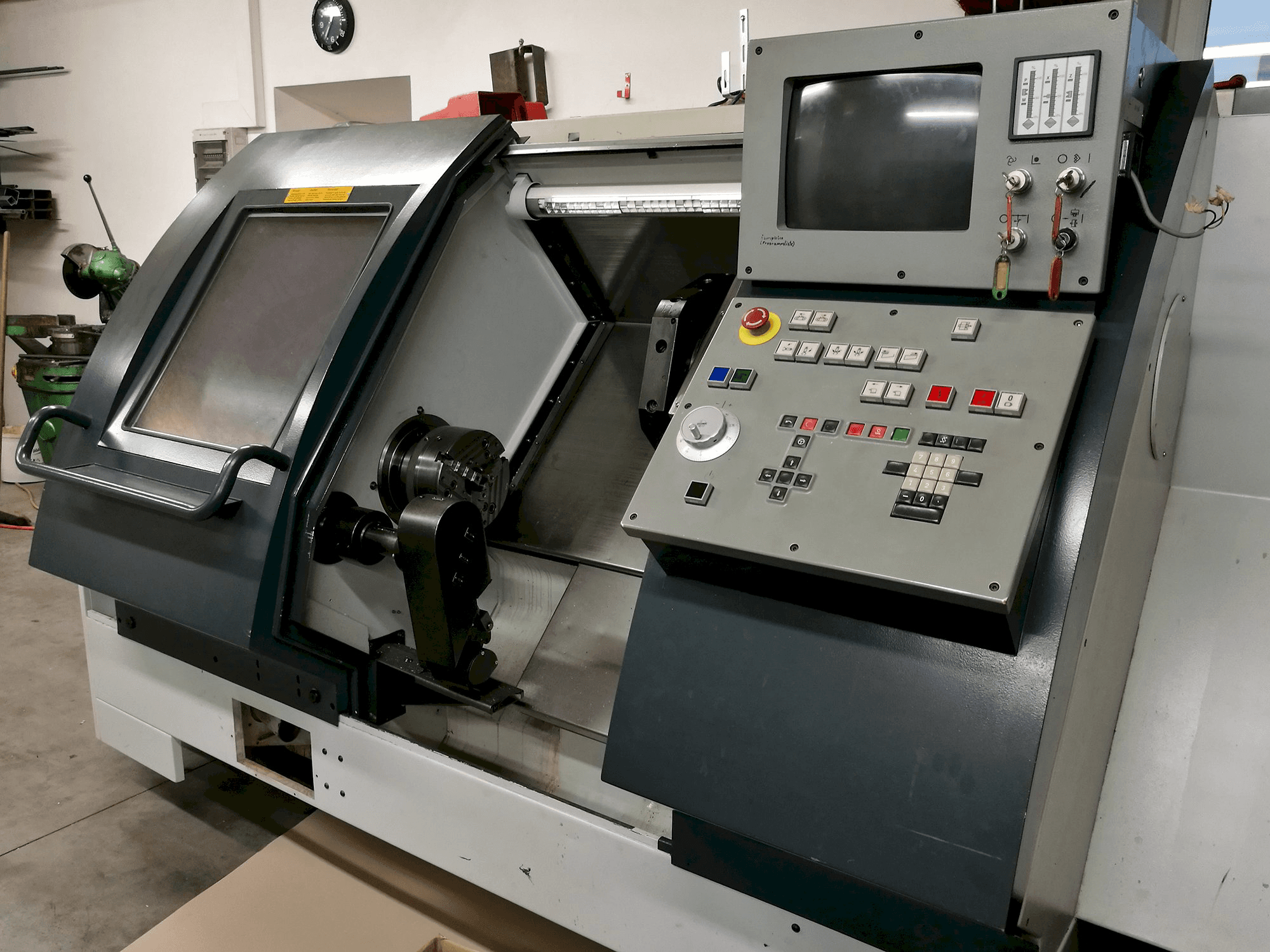 Vista derecha de la máquina Gildemeister CTX 400
