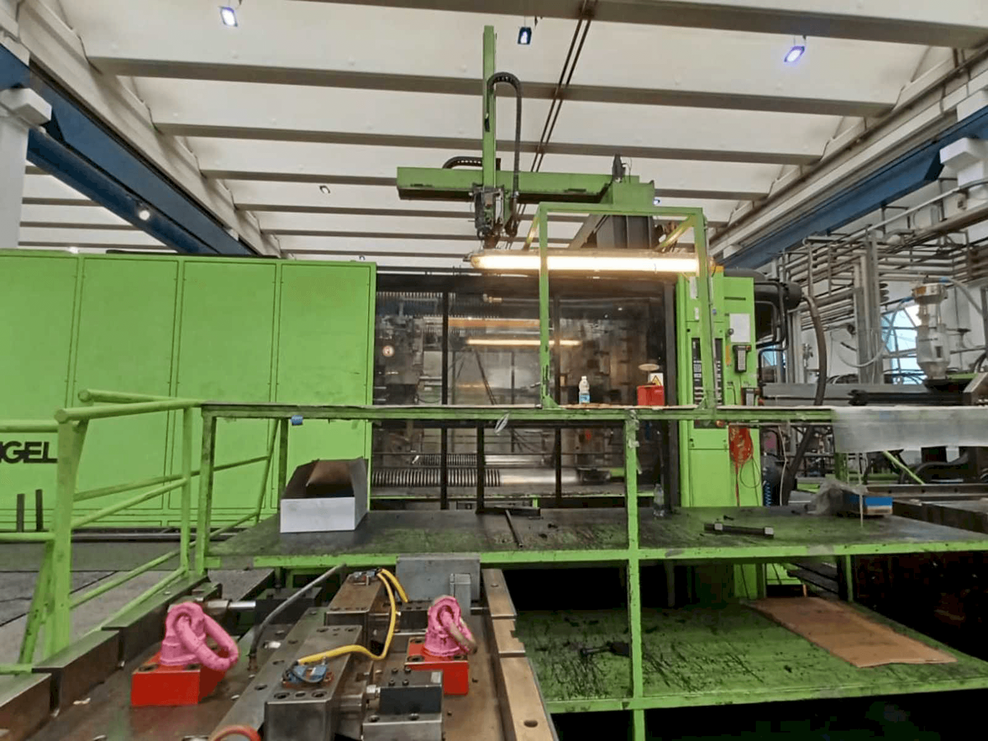 Vista frontal de la máquina Engel ES 23050/2500 DUO