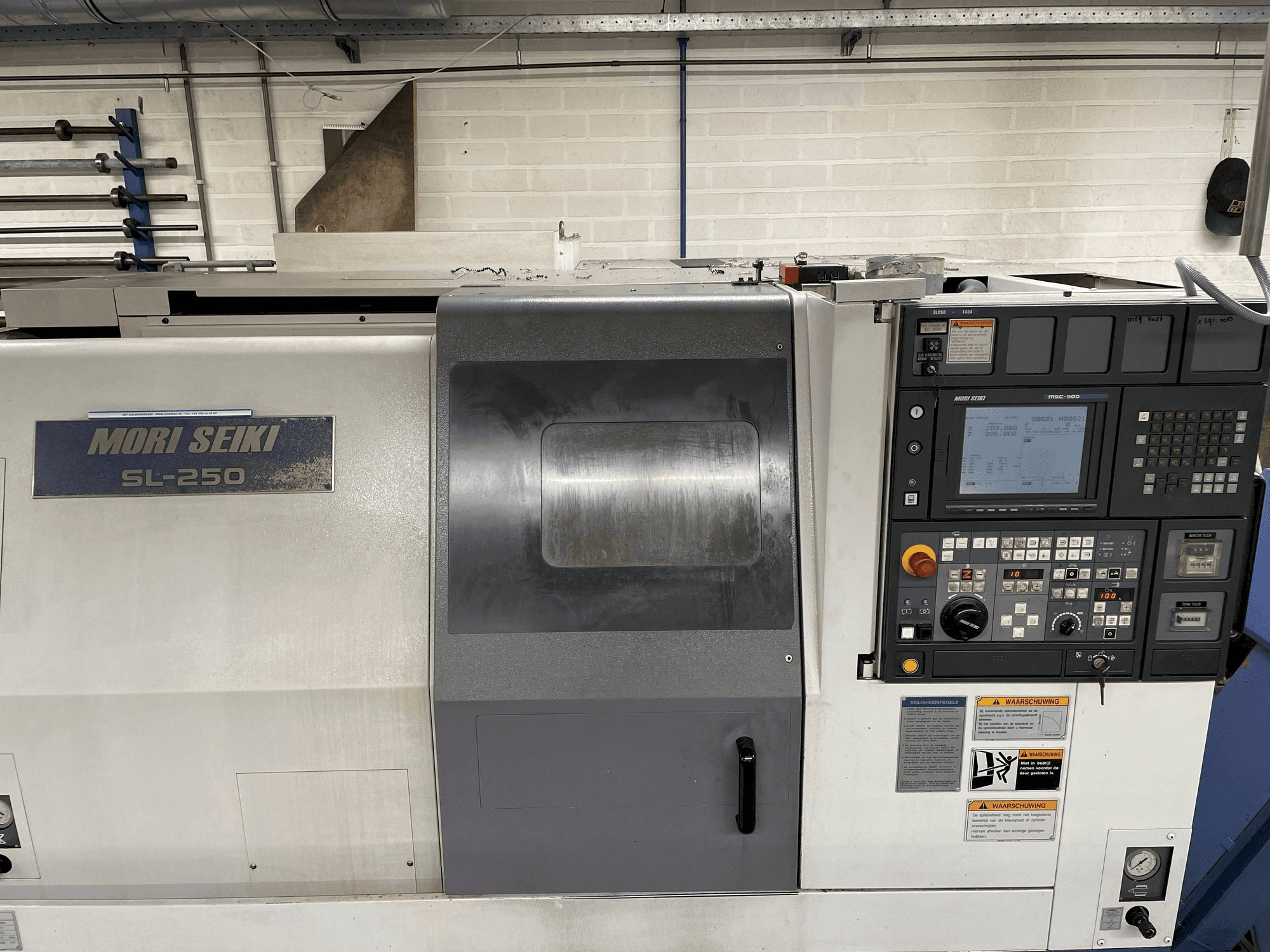 Vista frontal de la máquina MORI SEIKI SL-250