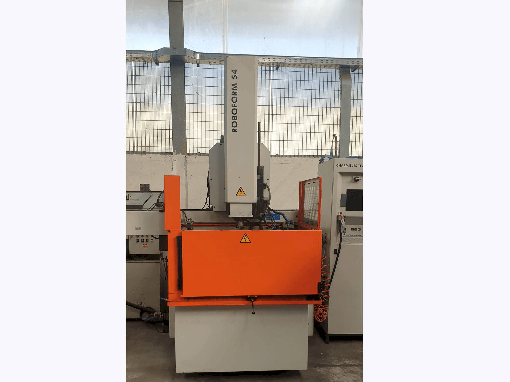 Vista frontal de la máquina CHARMILLES ROBOFORM 54