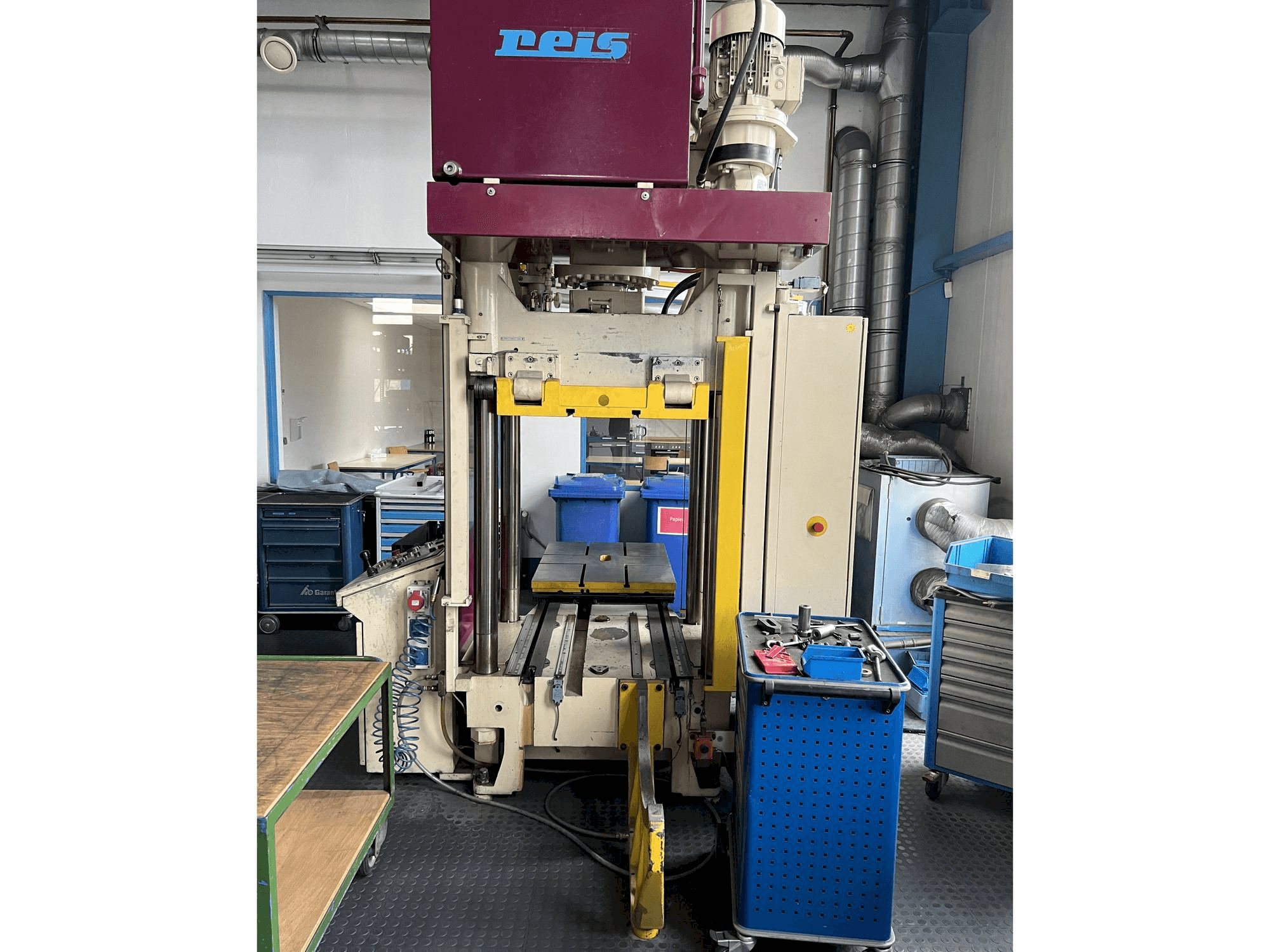 Vista frontal de la máquina Reis Tus 80-100