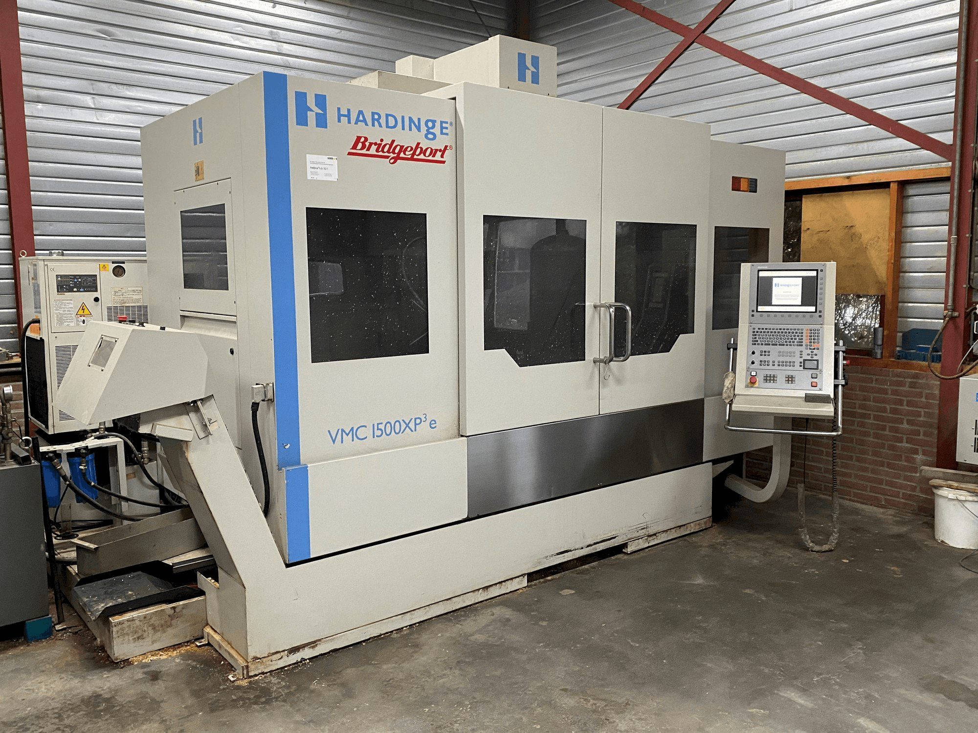 Vista frontal de la máquina Bridgeport VMC 1500XP