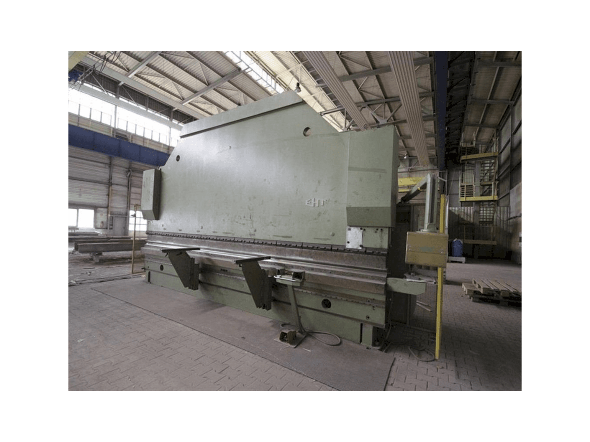 Vista lateral derecha de la máquina EHT Variopress 250 60