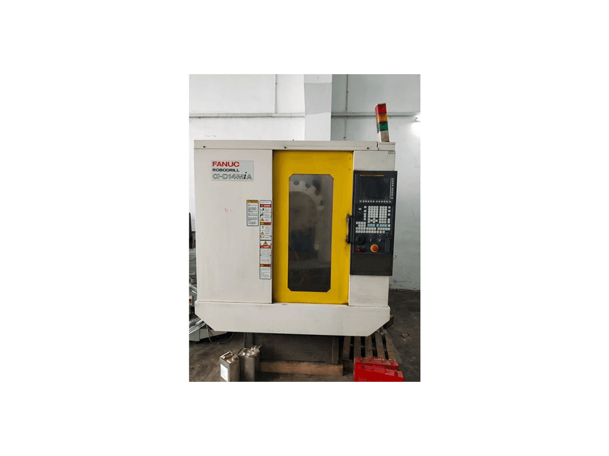 Vista frontal de la máquina FANUC Alpha-D14MiA