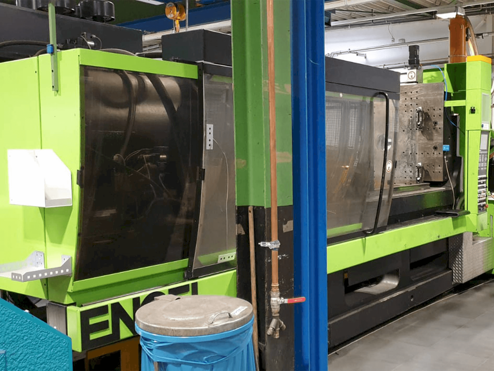 Vista frontal de la máquina ENGEL ES 2550/500 HL-V