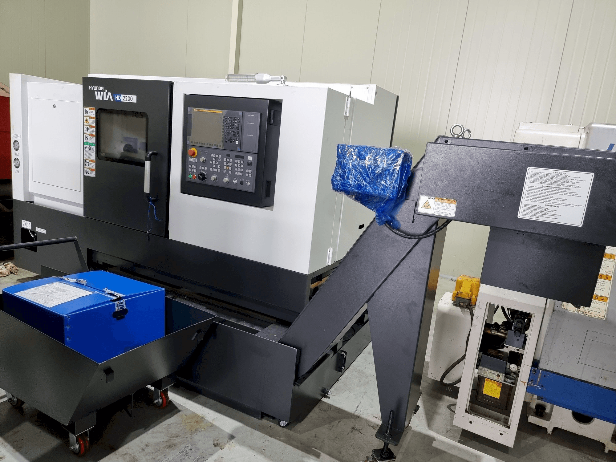 Vista frontal de la máquina Hyundai Wia HD2200