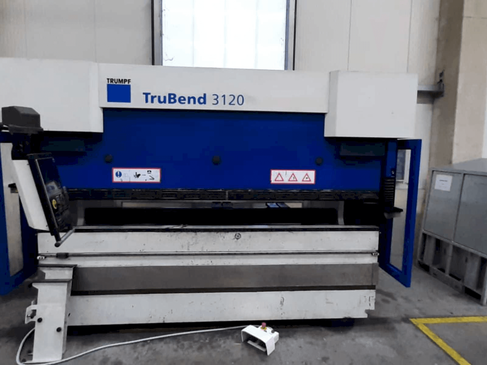 Vista frontal de la máquina Trumpf TruBend 3120
