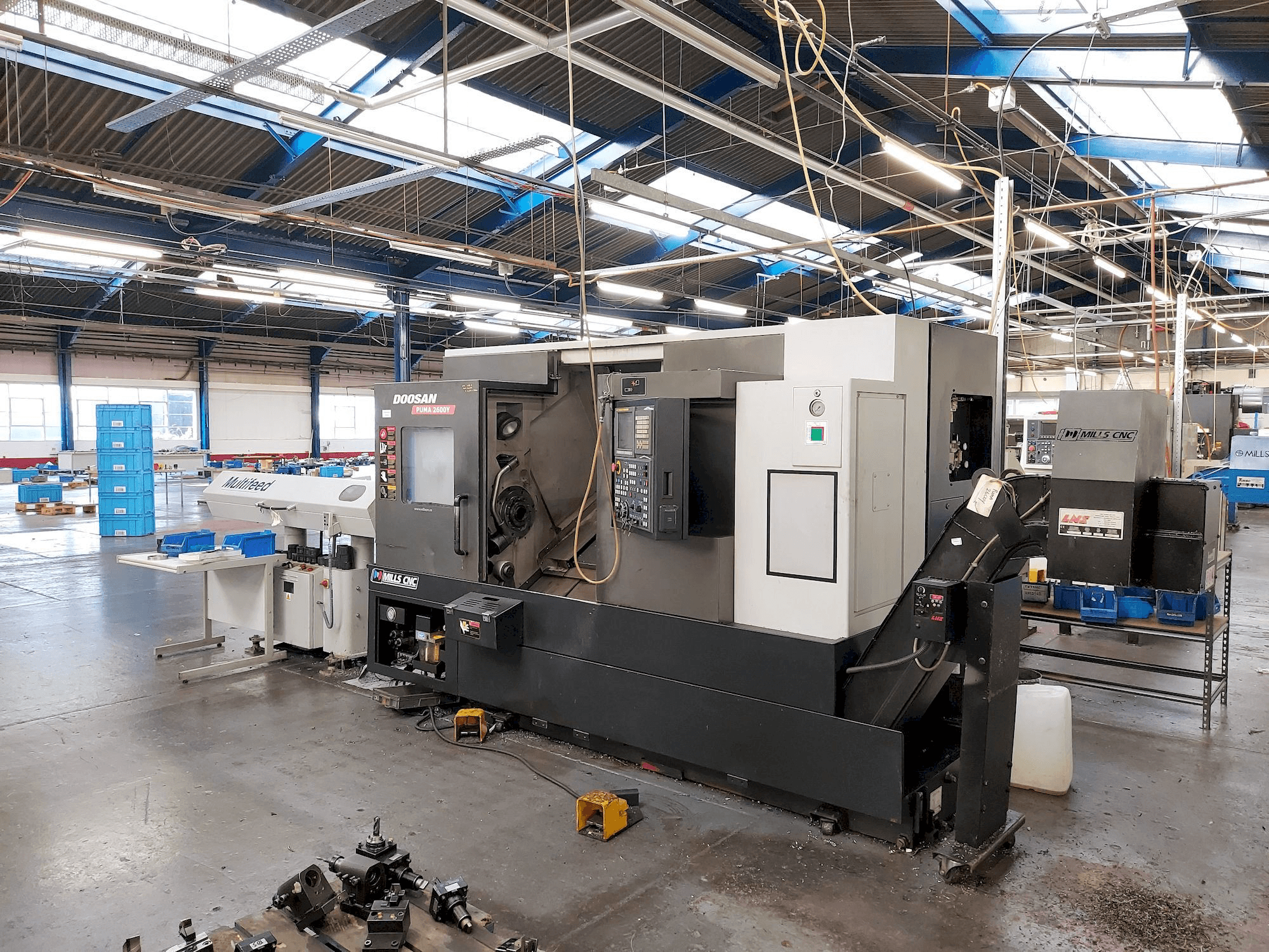 Vista frontal de la máquina Doosan Puma 2600Y