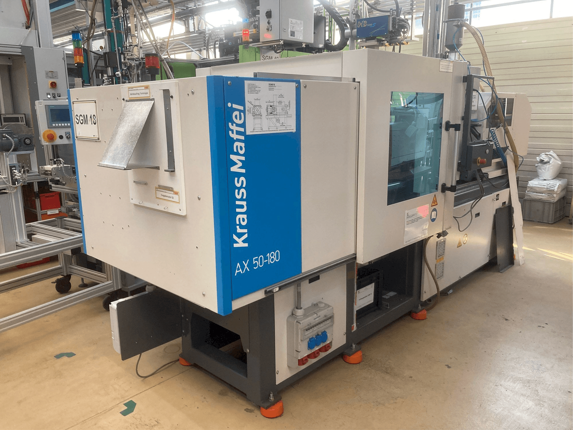 Vista lateral izquierda de la máquina Krauss Maffei AX 50-180