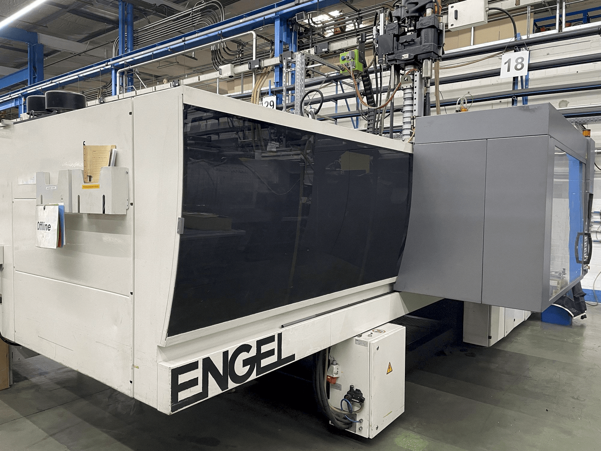 Vista frontal de la máquina ENGEL VICTORY 1350H500V/350 Combi