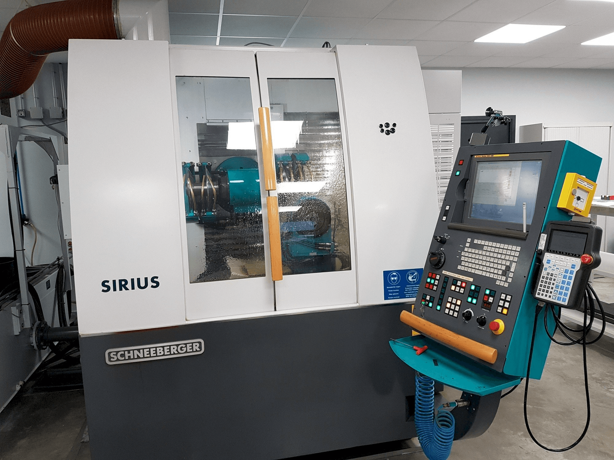 Vista frontal de la máquina Schneeberger Sirius HPM