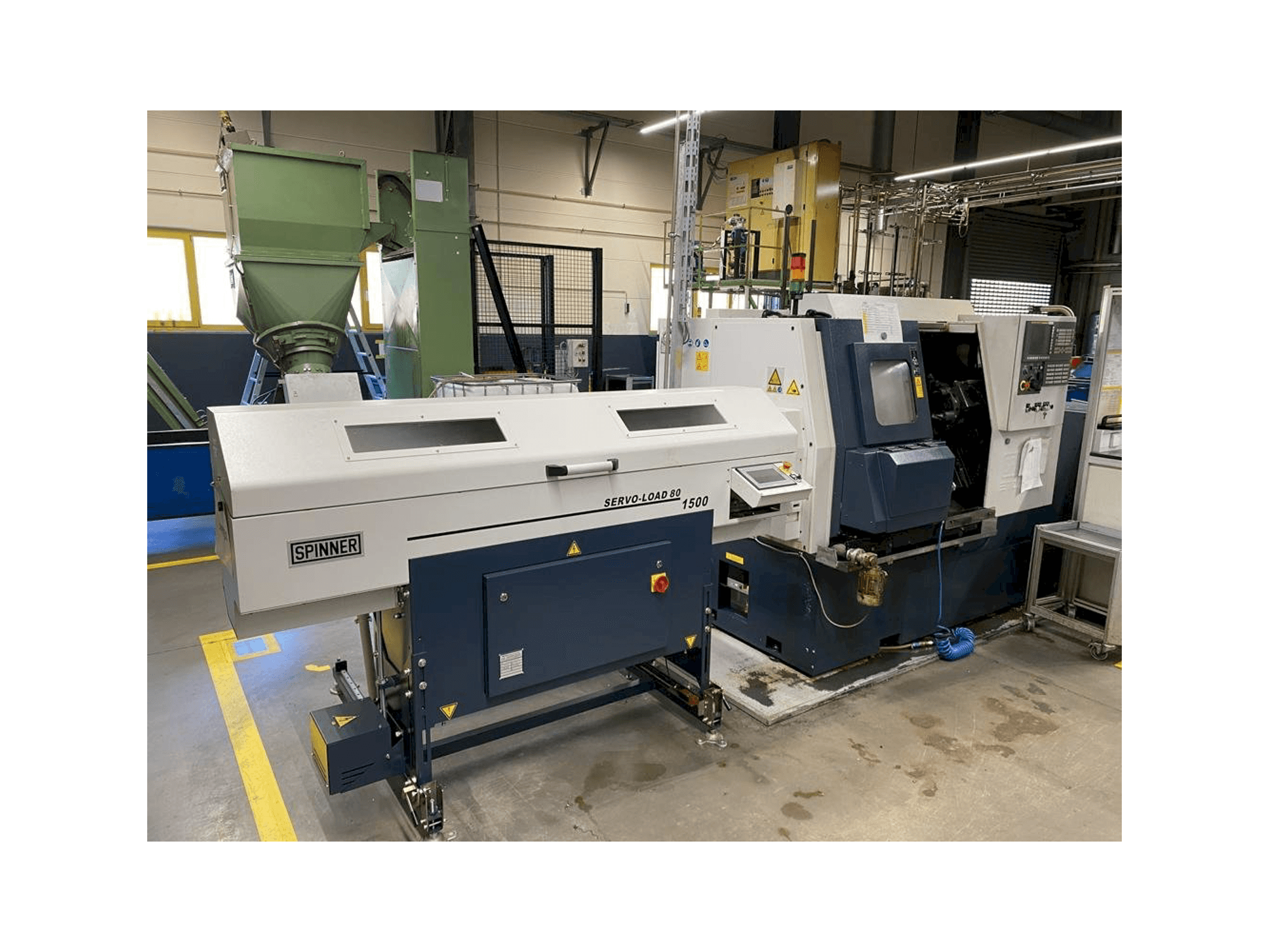 Vista frontal de la máquina SPINNER TC400-52