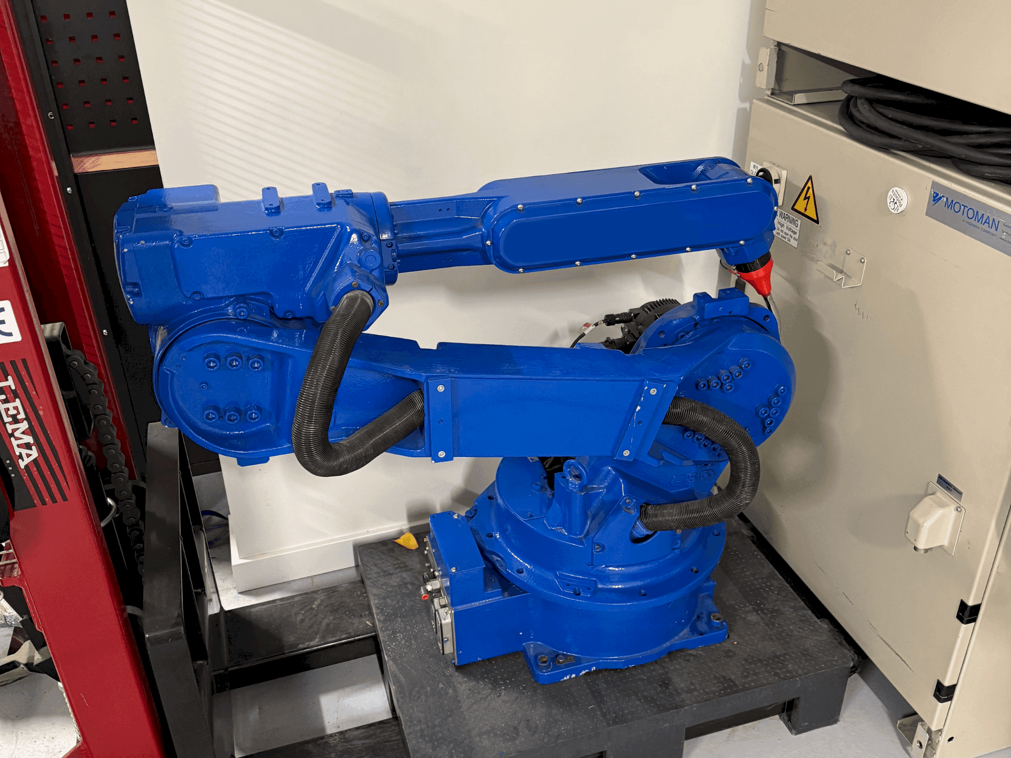 Vista frontal de la máquina Yaskawa Motoman YR HP 20D