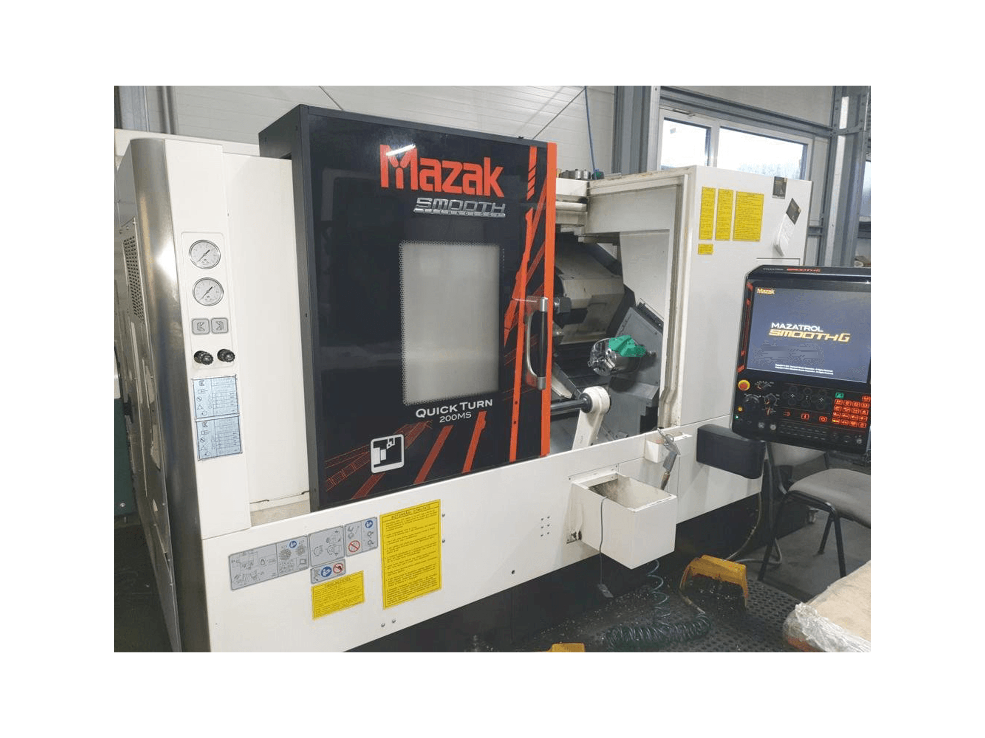 Vista frontal de la máquina Mazak Quick Turn 200MS