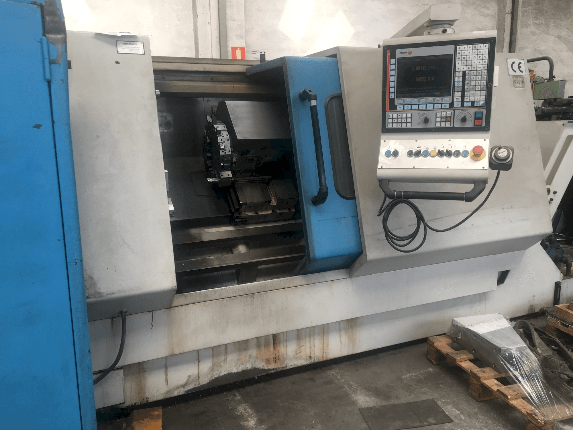 Vista frontal de la máquina Lealde TCN10-L