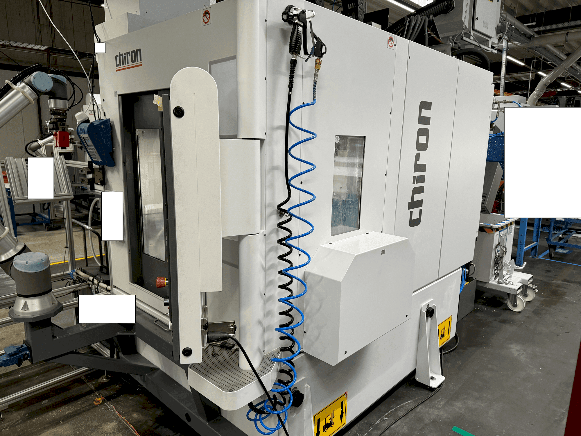 Vista frontal de la máquina CHIRON FZ12 FX