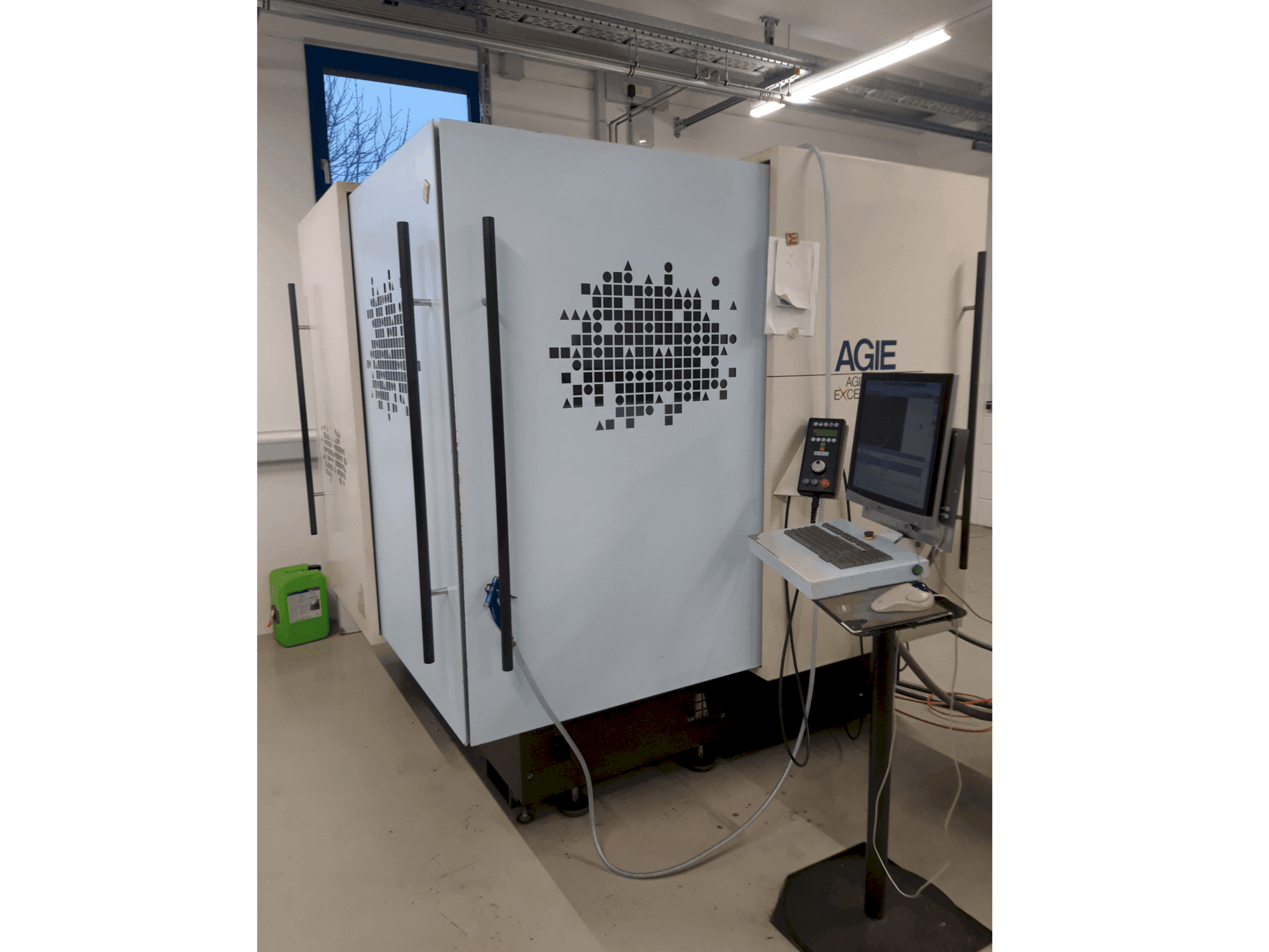 Vista frontal de la máquina AGIE Agiecut Excellence 2F