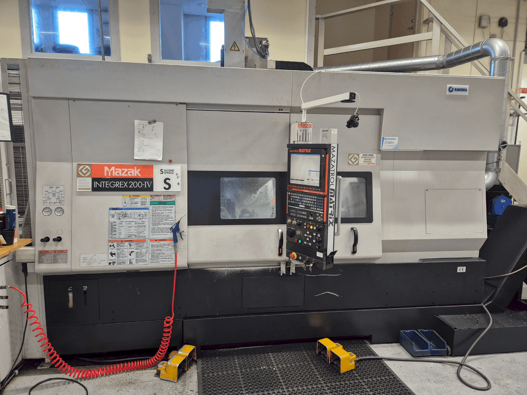 Vista frontal de la máquina Mazak Integrex 200 IV S with Gantry loader