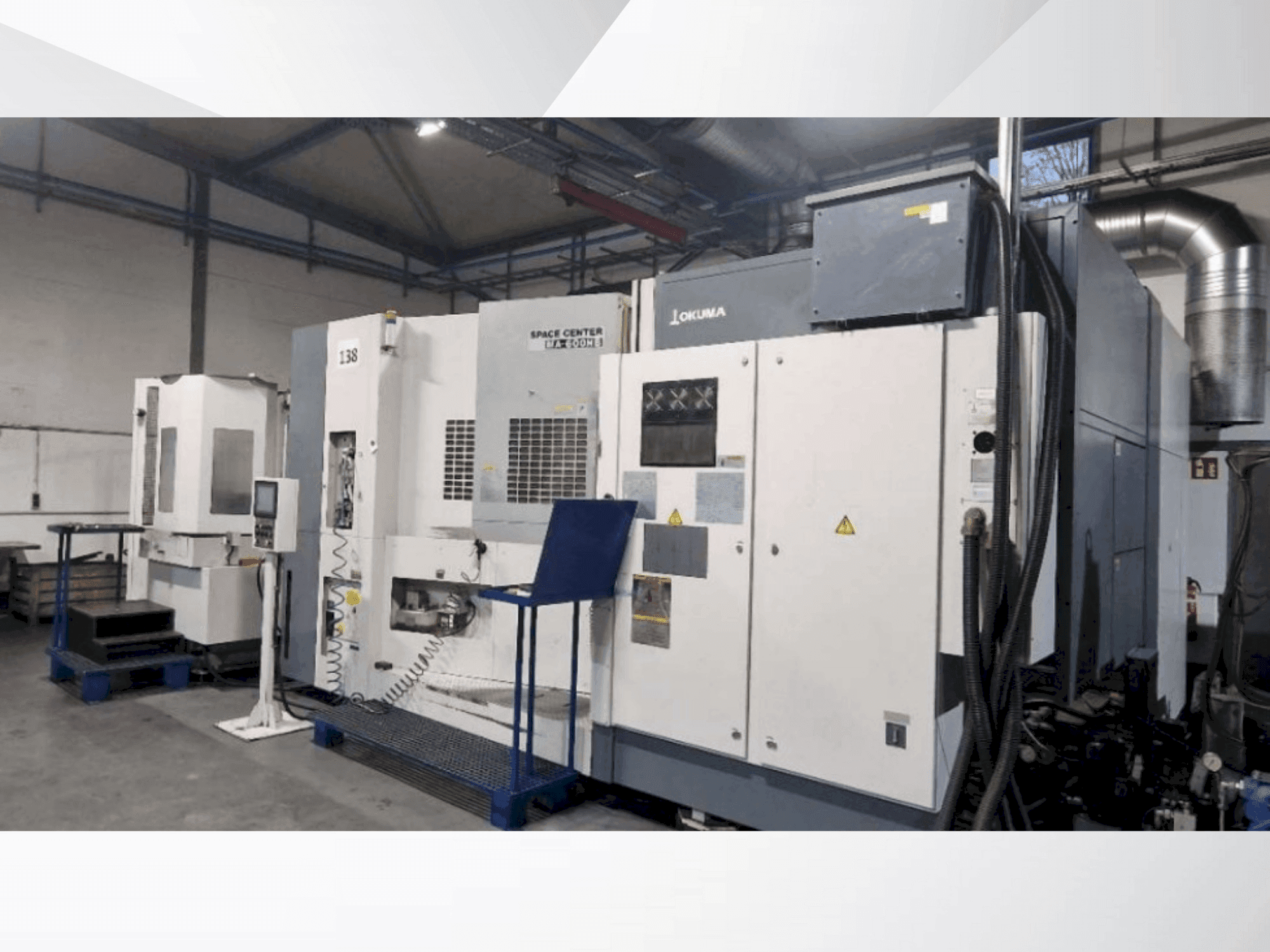 Vista frontal de la máquina Okuma MA-600 HB