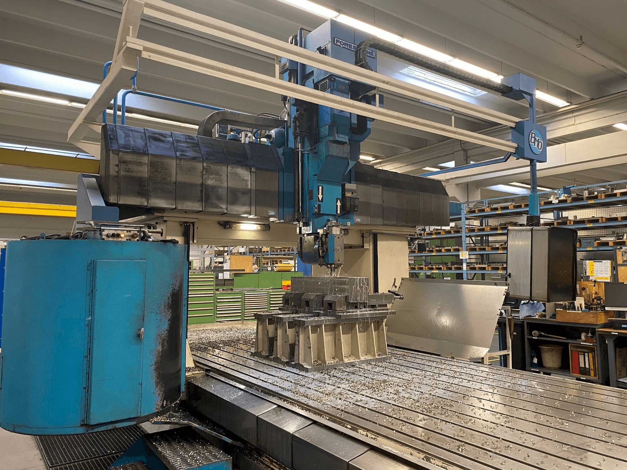 Vista frontal de la máquina Forest Line Seramill 240