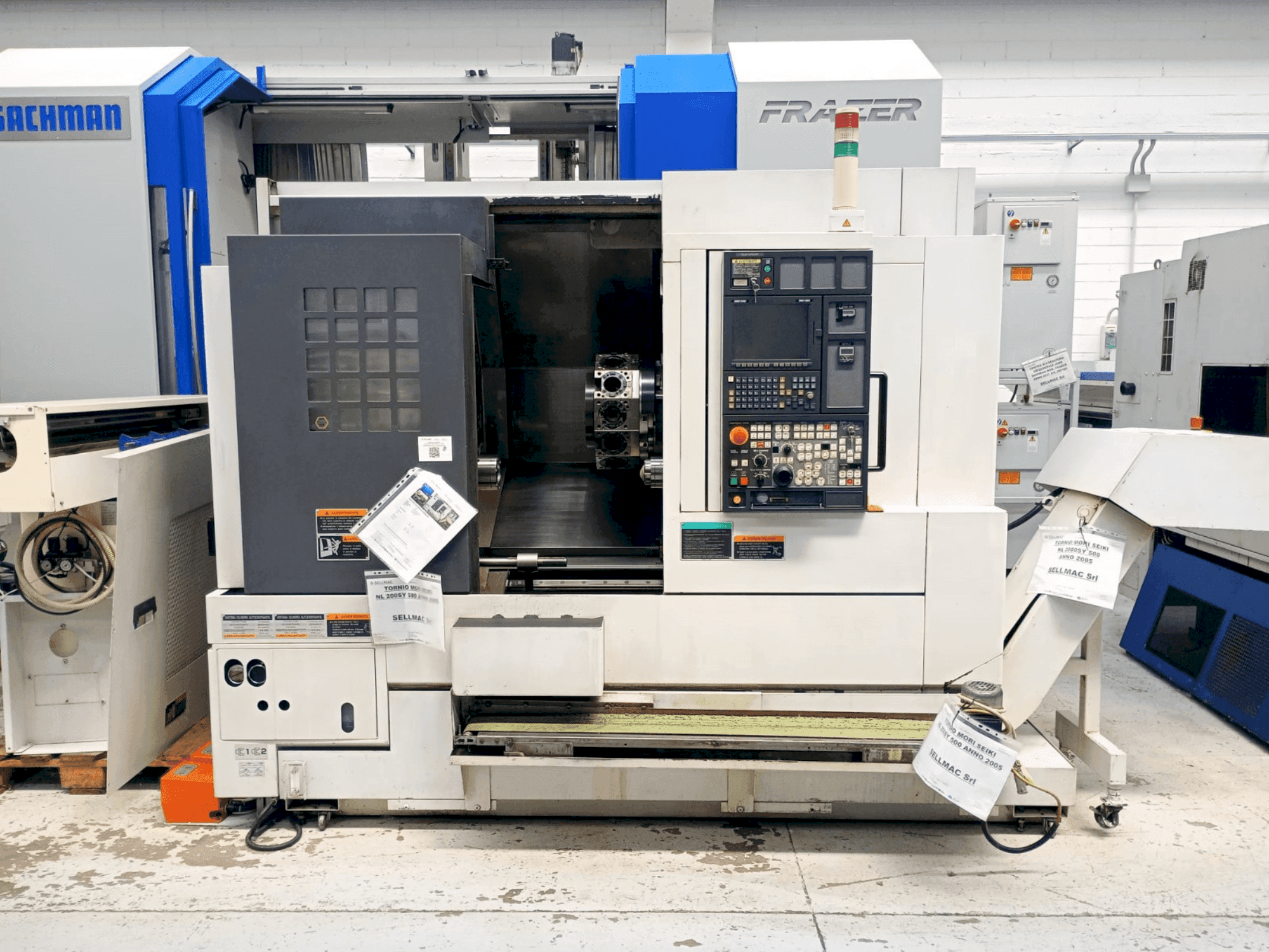 Vista frontal de la máquina MORI SEIKI NL2000SY/500