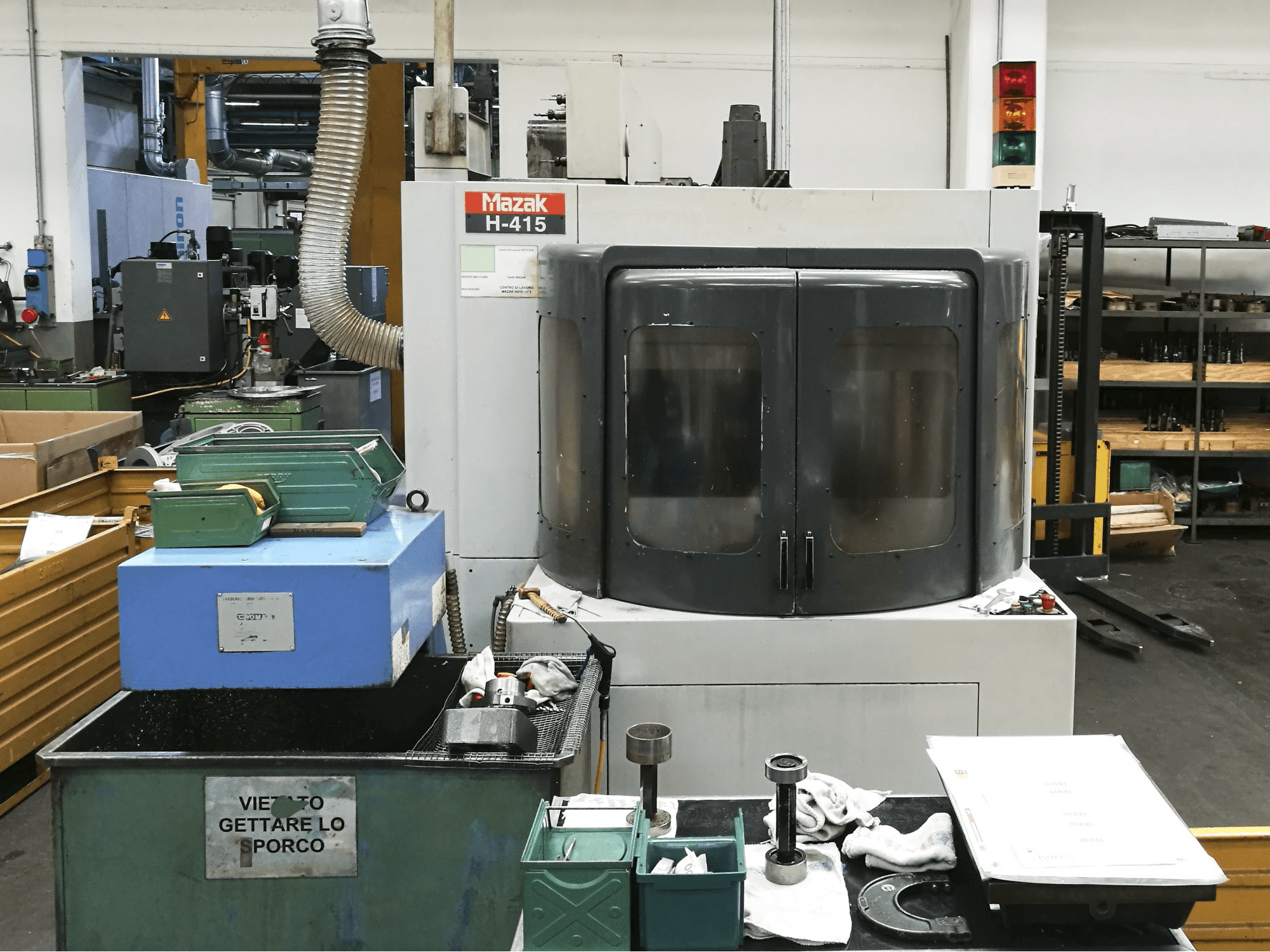 Vista frontal de la máquina Mazak H-415