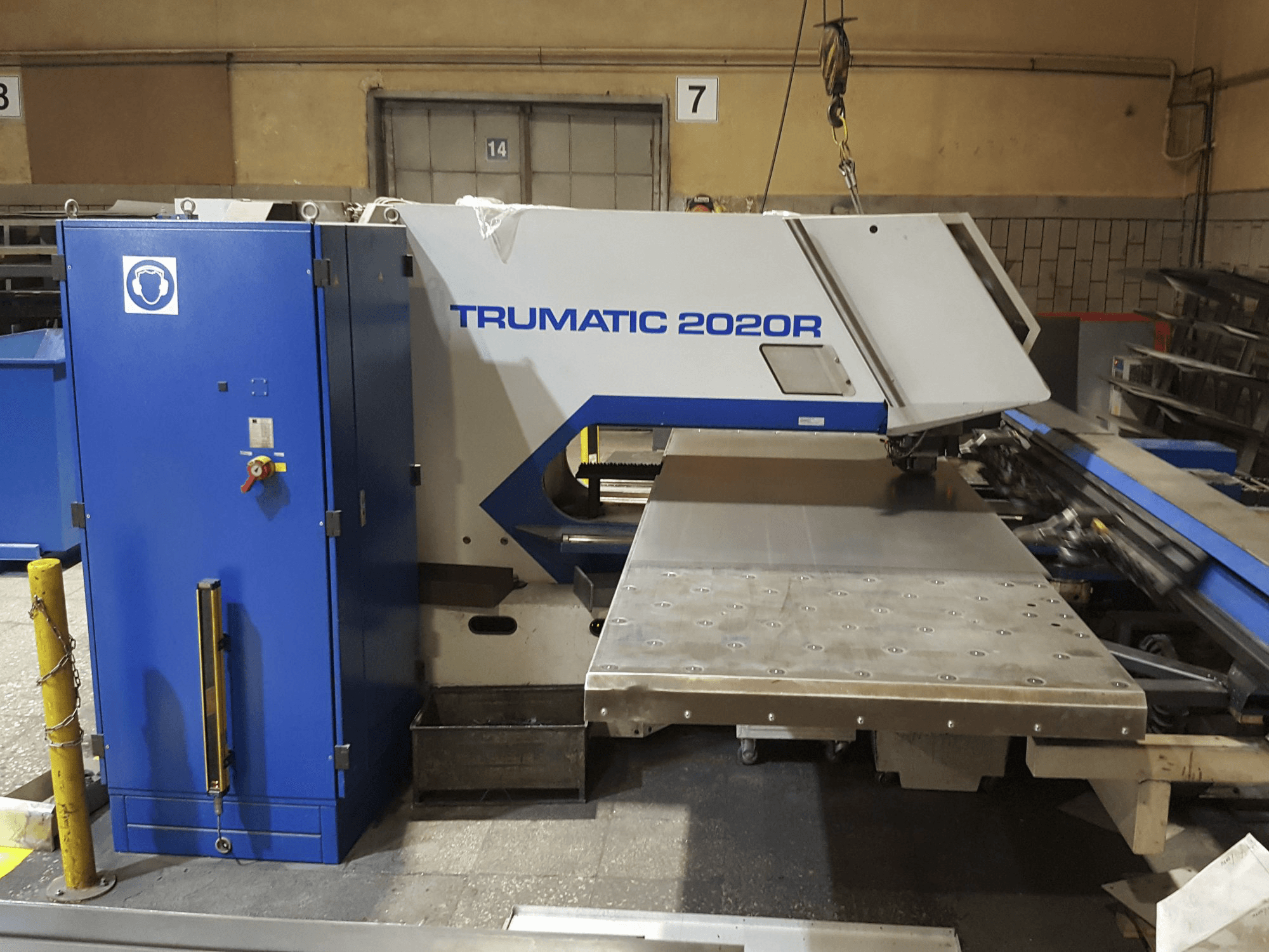 Vista frontal de la máquina Trumpf Trumatic 2020R