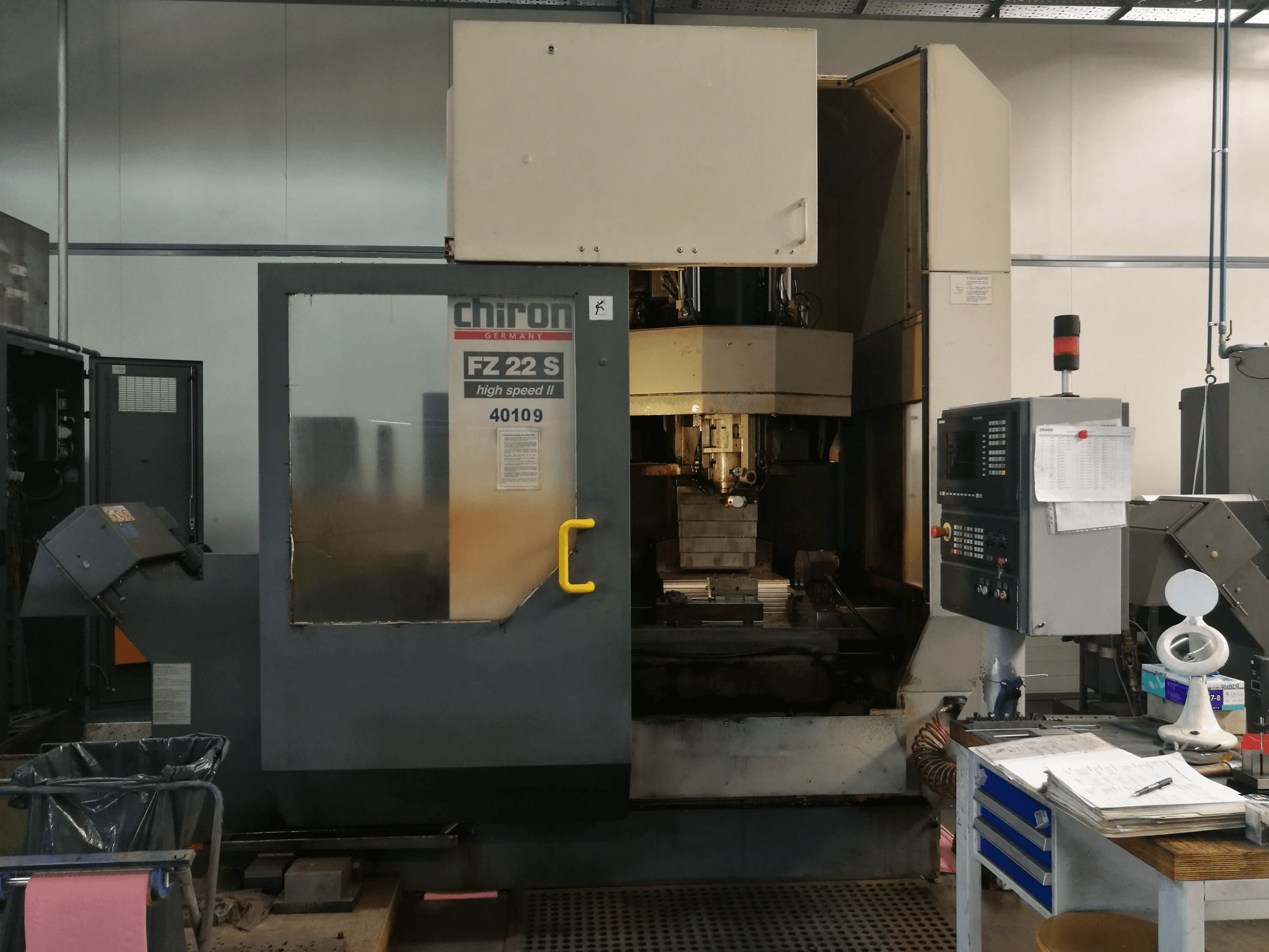 Vista frontal de la máquina Chiron FZ 22 S