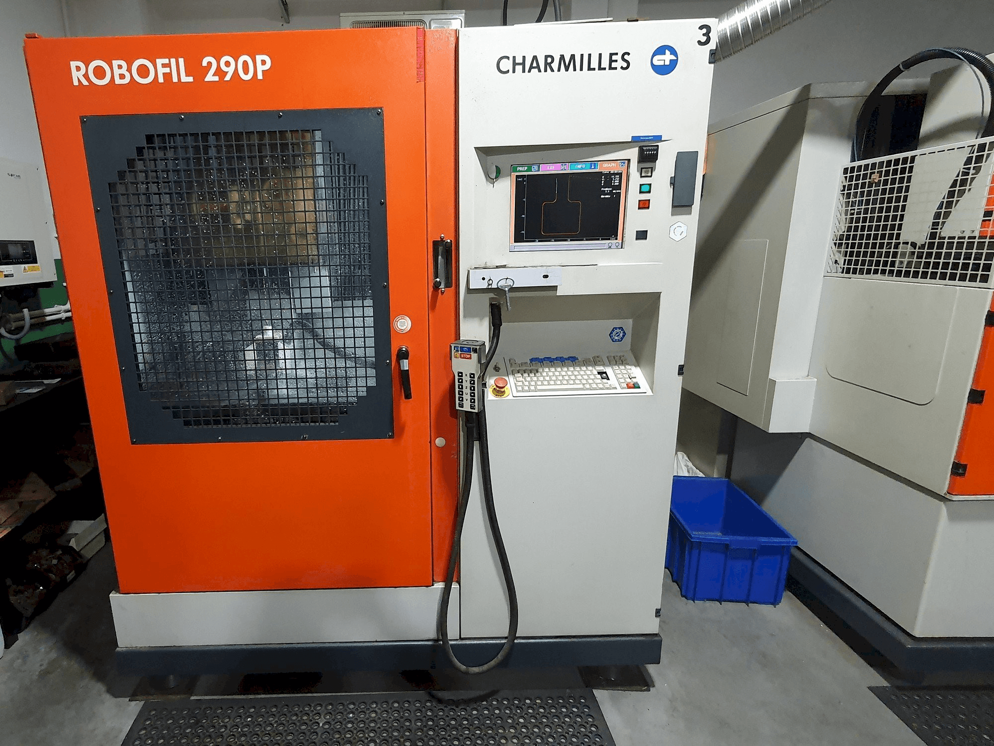 Vista frontal de la máquina CHARMILLES Robofil 290P