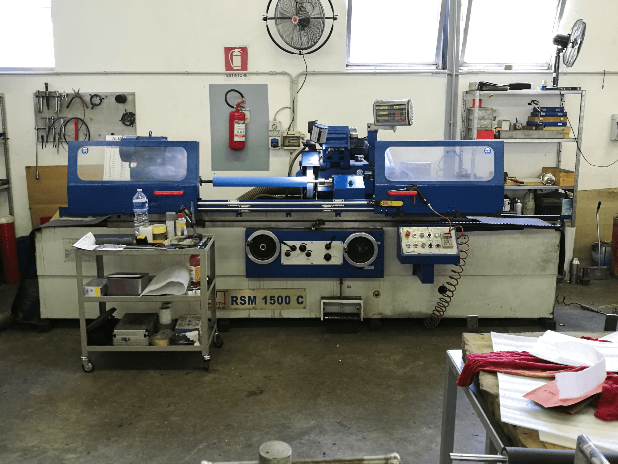 Vista frontal de la máquina Knuth RSM 1500 C