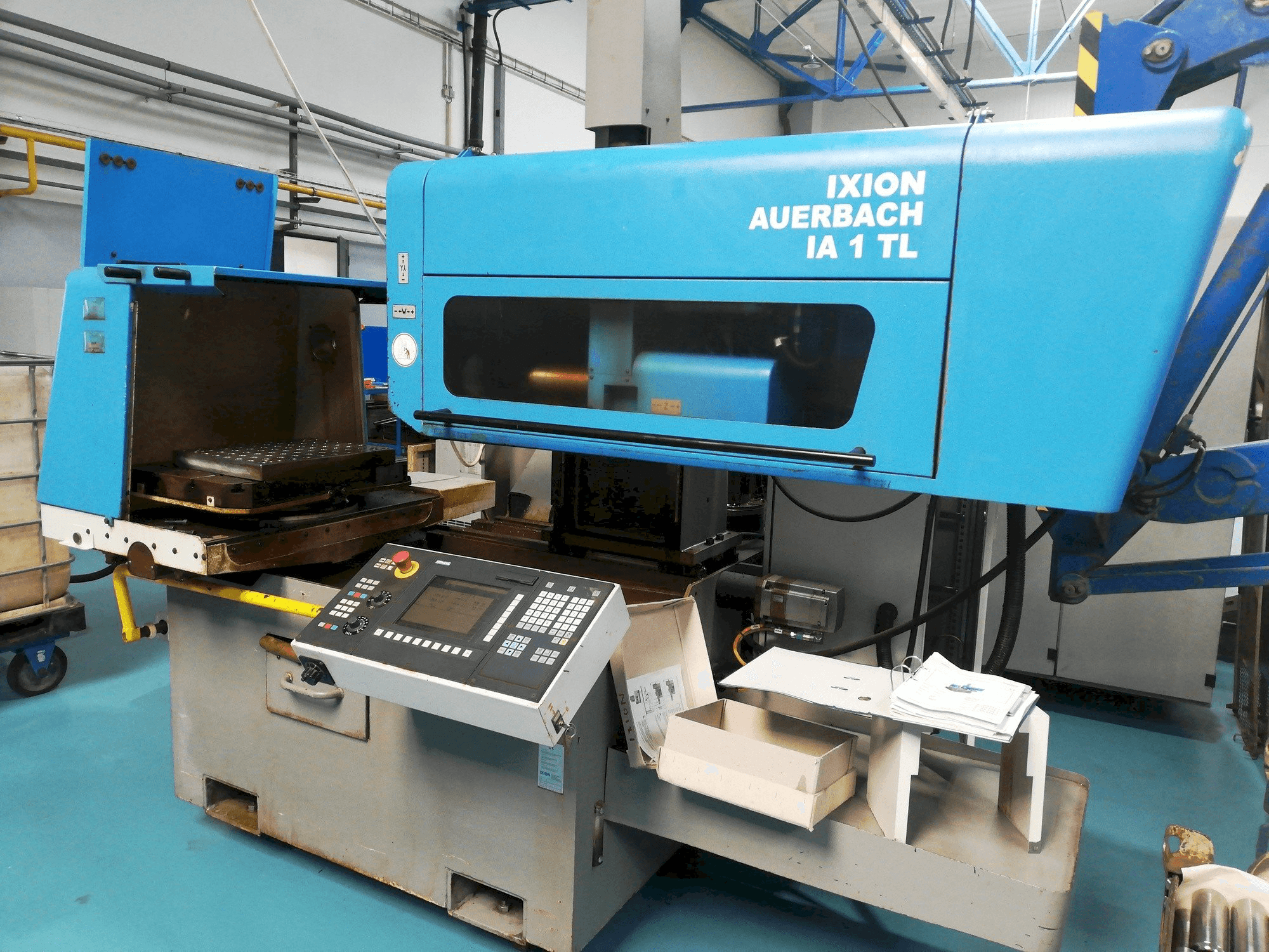 Vista frontal de la máquina IXION Auerbach IA 1 TL