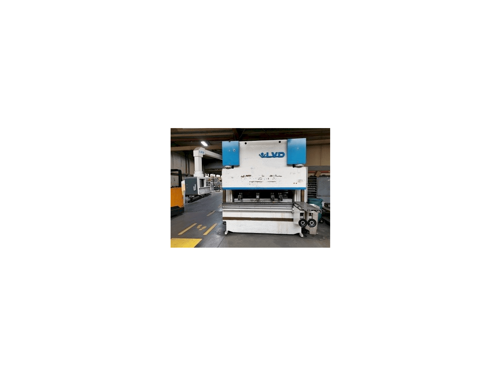 Vista frontal de la máquina LVD PPEB 100/25 MNC