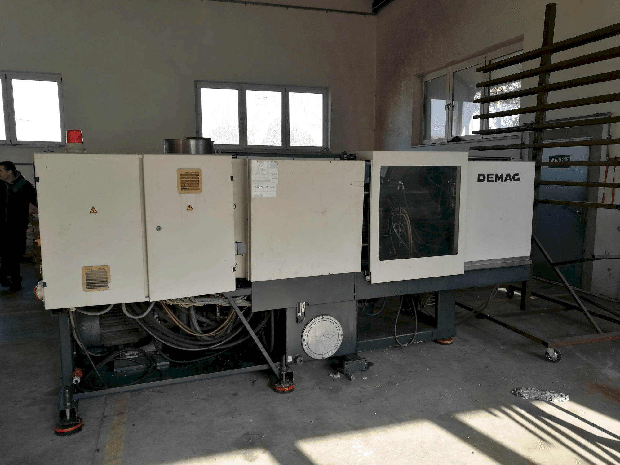 Vista frontal de la máquina DEMAG ERGOtech - compact 800-310