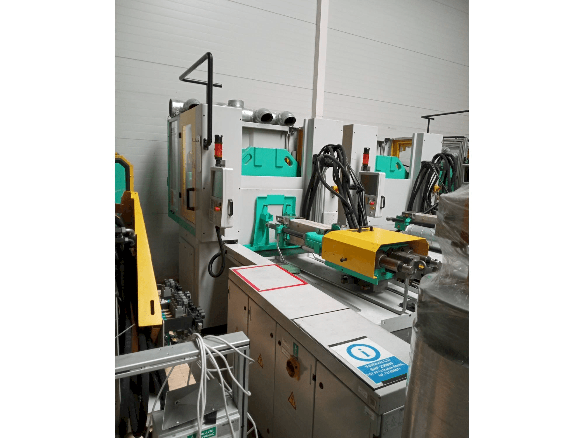 Vista frontal de la máquina Arburg Allrounder 1200T-800-150