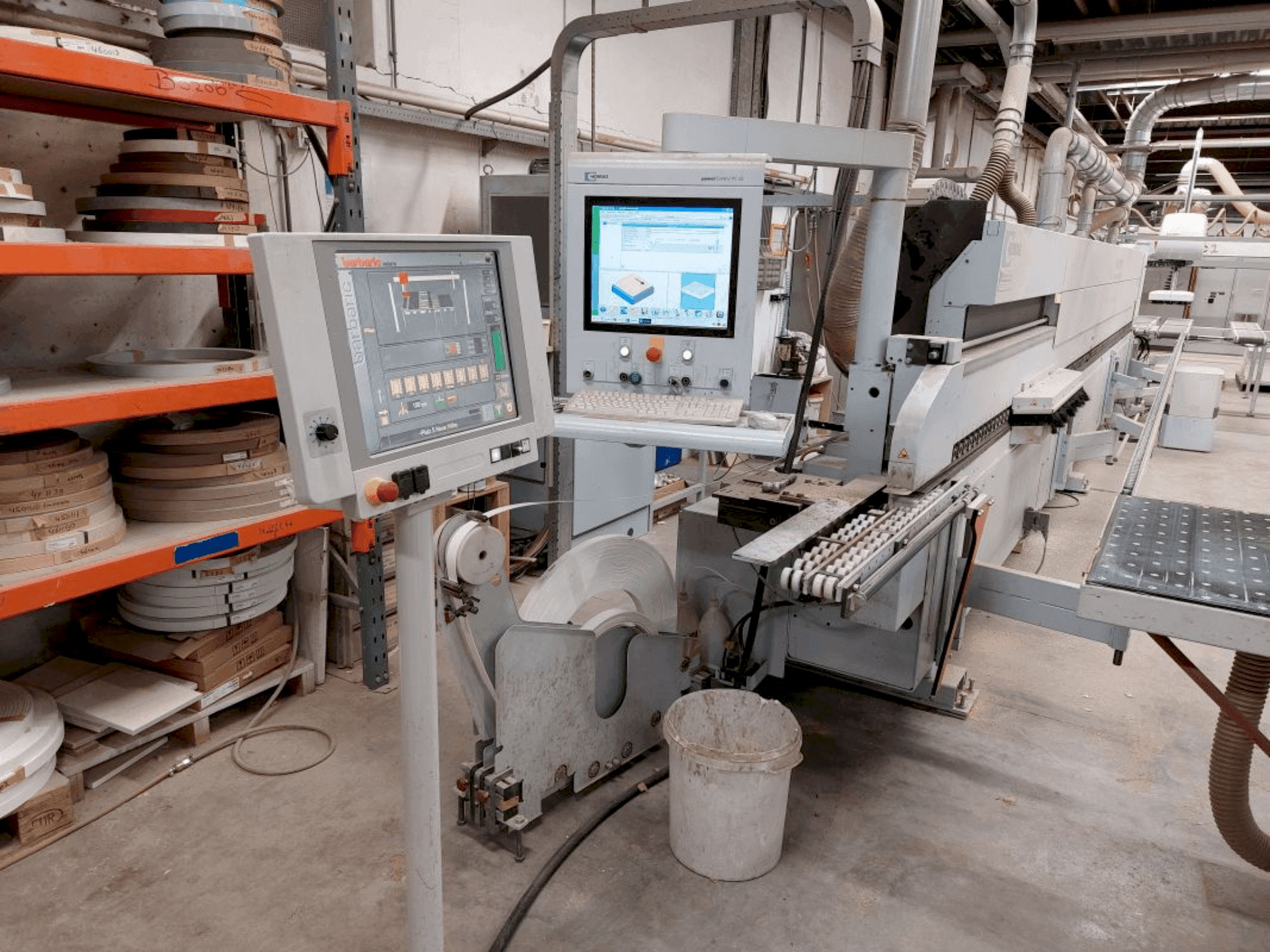 Vista frontal de la máquina HOMAG KAL 330/9/A6/L