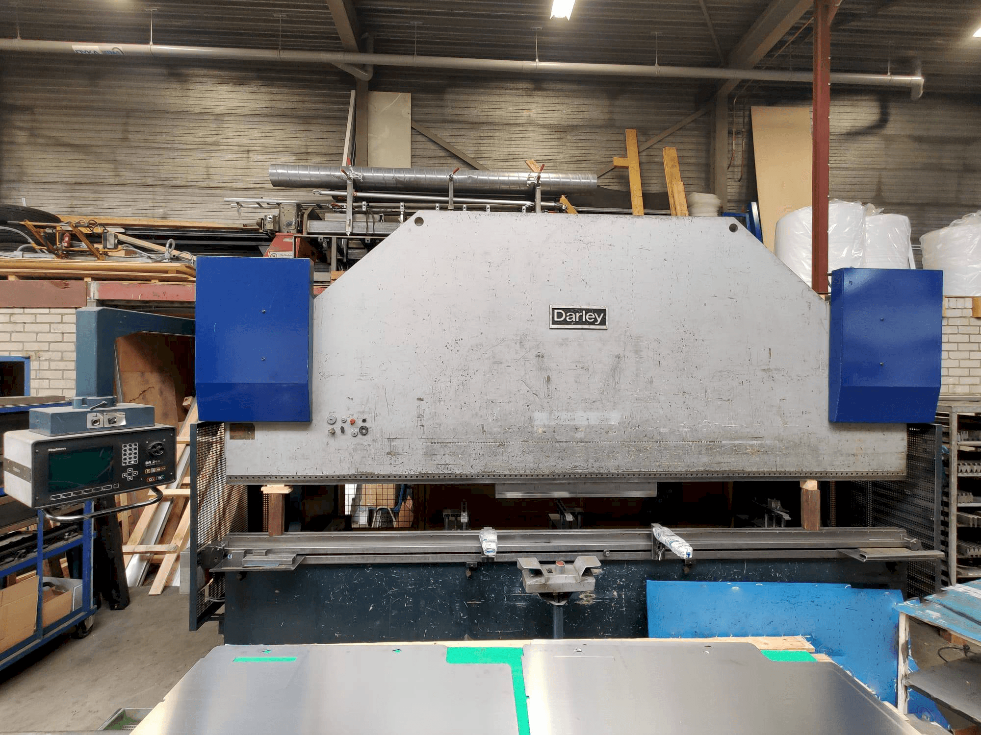 Vista frontal de la máquina Darley EHP150 43/37